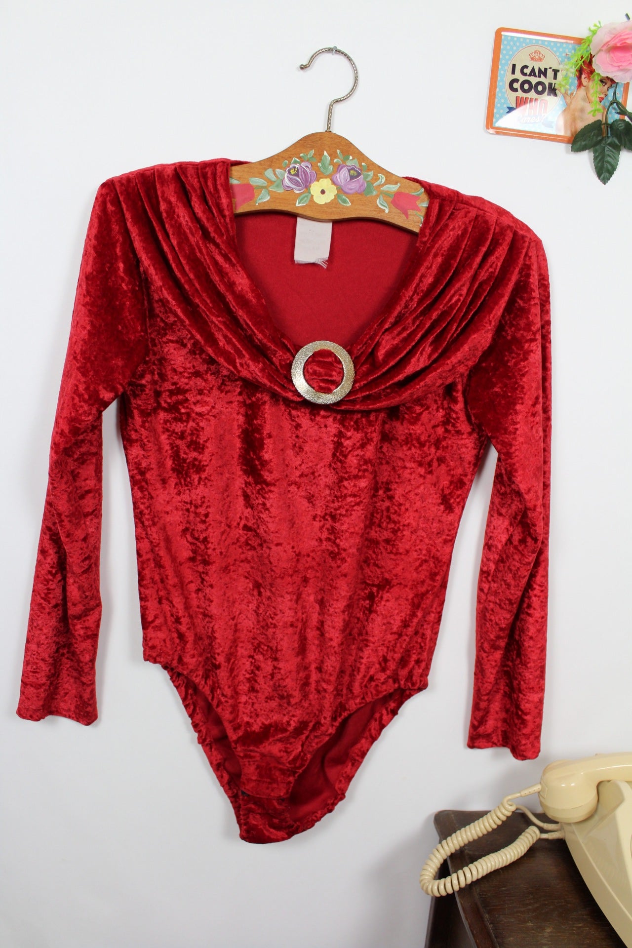 🌸🍒Body rouge en velours satiné 80's glamour - anneau doré - Taille 38🍒🌸