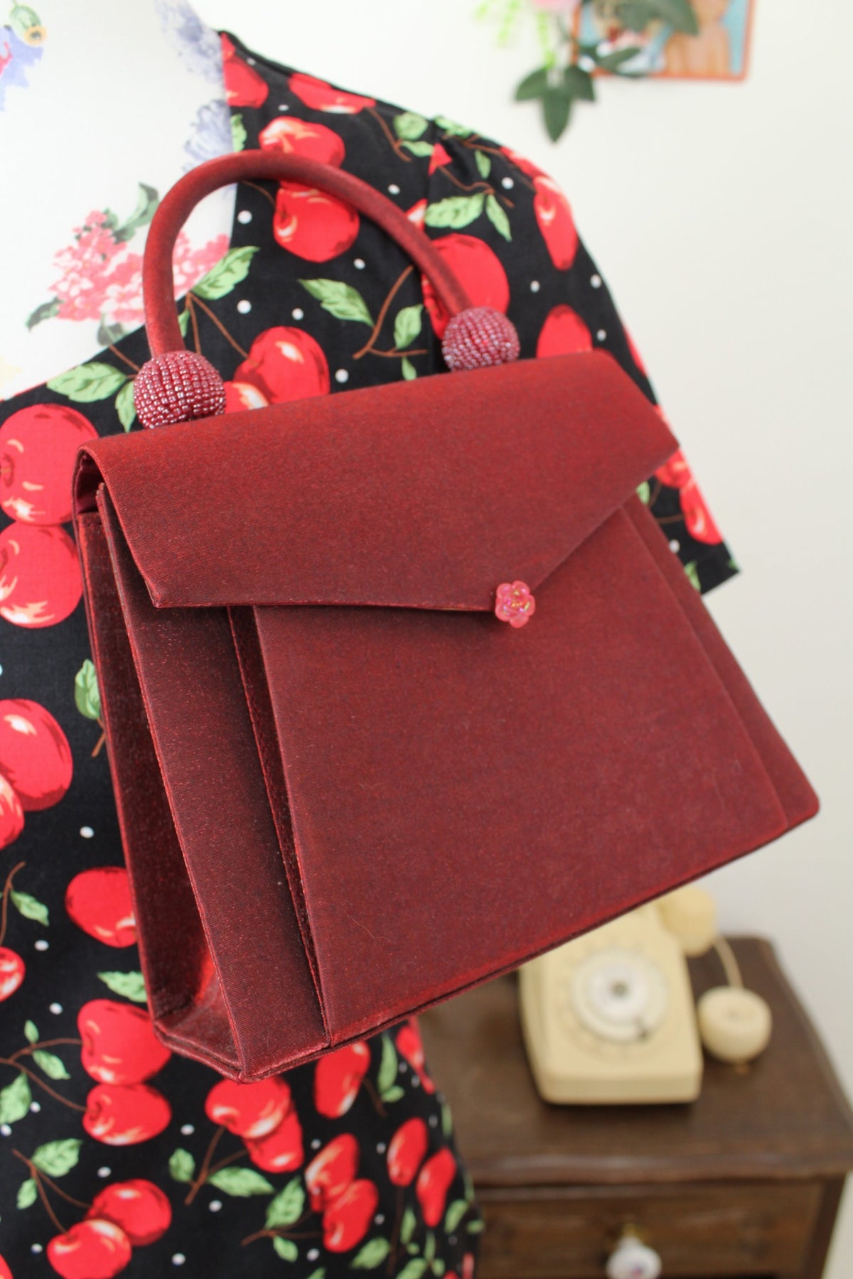 🌸🍒Sac rétro pin-up/rockabilly bordeaux satiné & perles🍒🌸