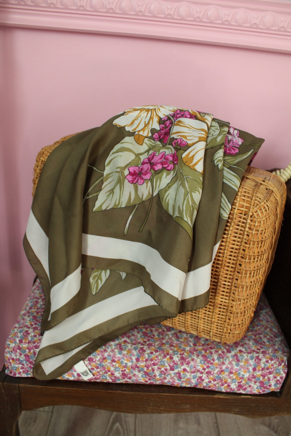 Foulard vintage années 80 kaki fleuri
