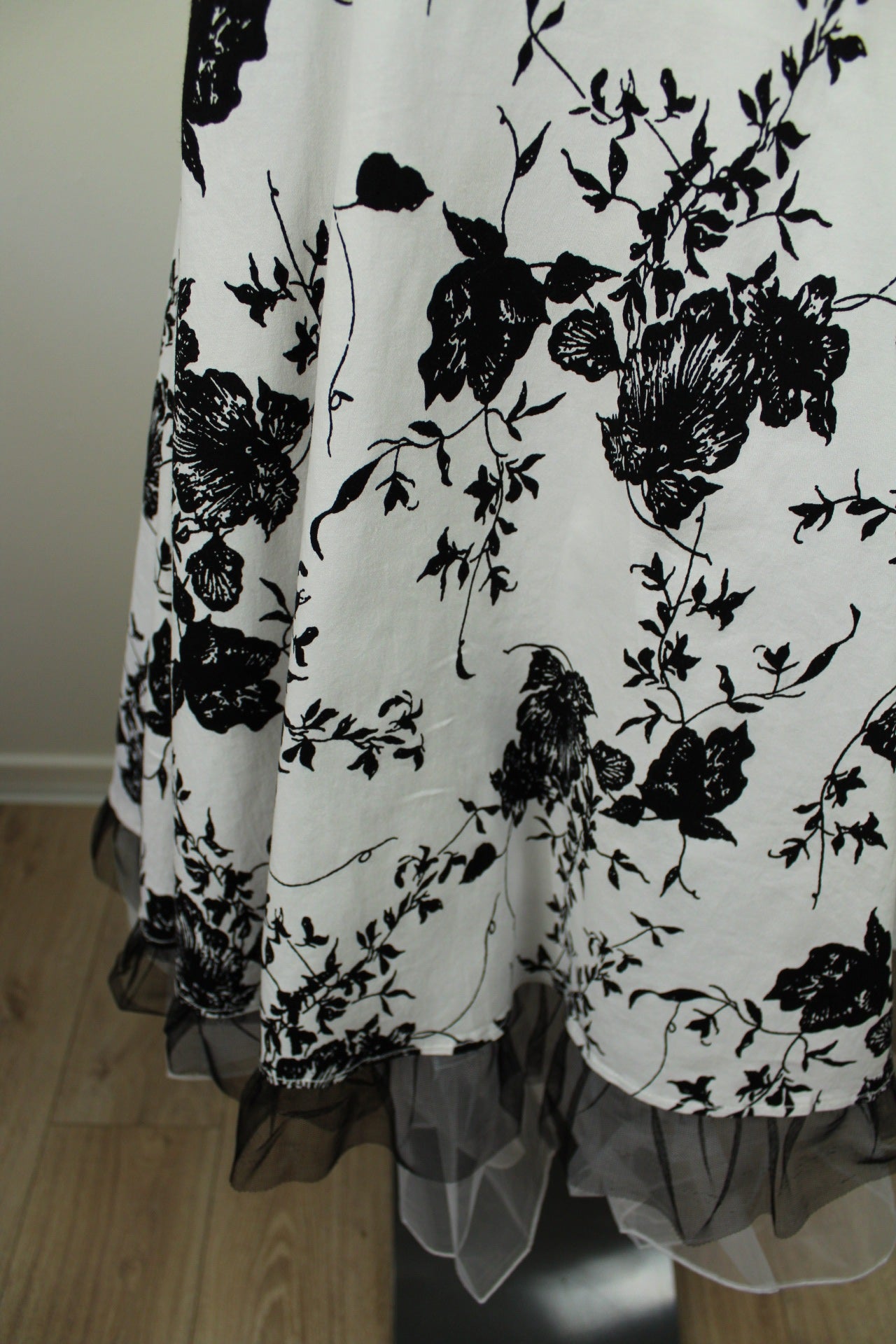 🌸🍒Robe rétro pin-up/rockabilly blanche fleurie noir romantique - Taille 42/44🍒🌸