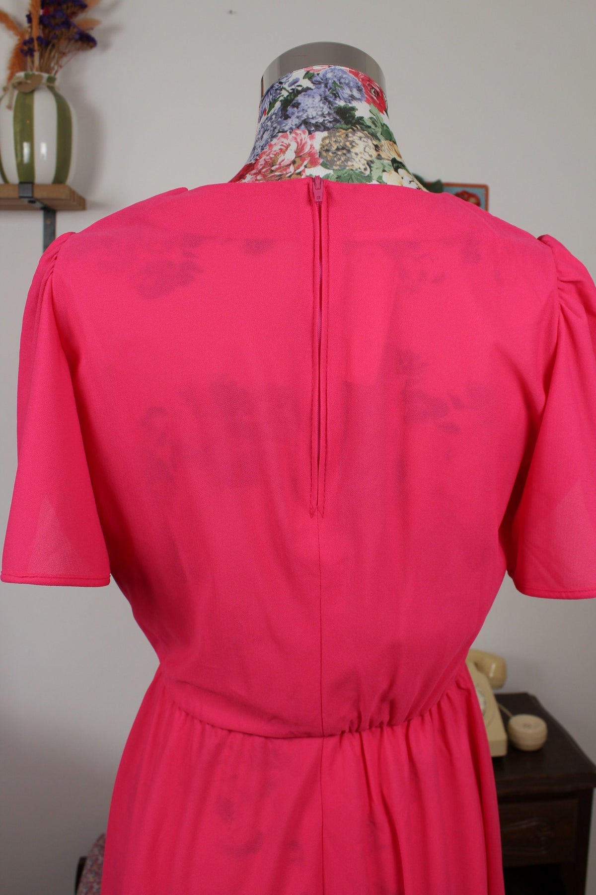 Robe vintage années 80 fuchsia flashy & manches retombantes fendues - Taille 36/38