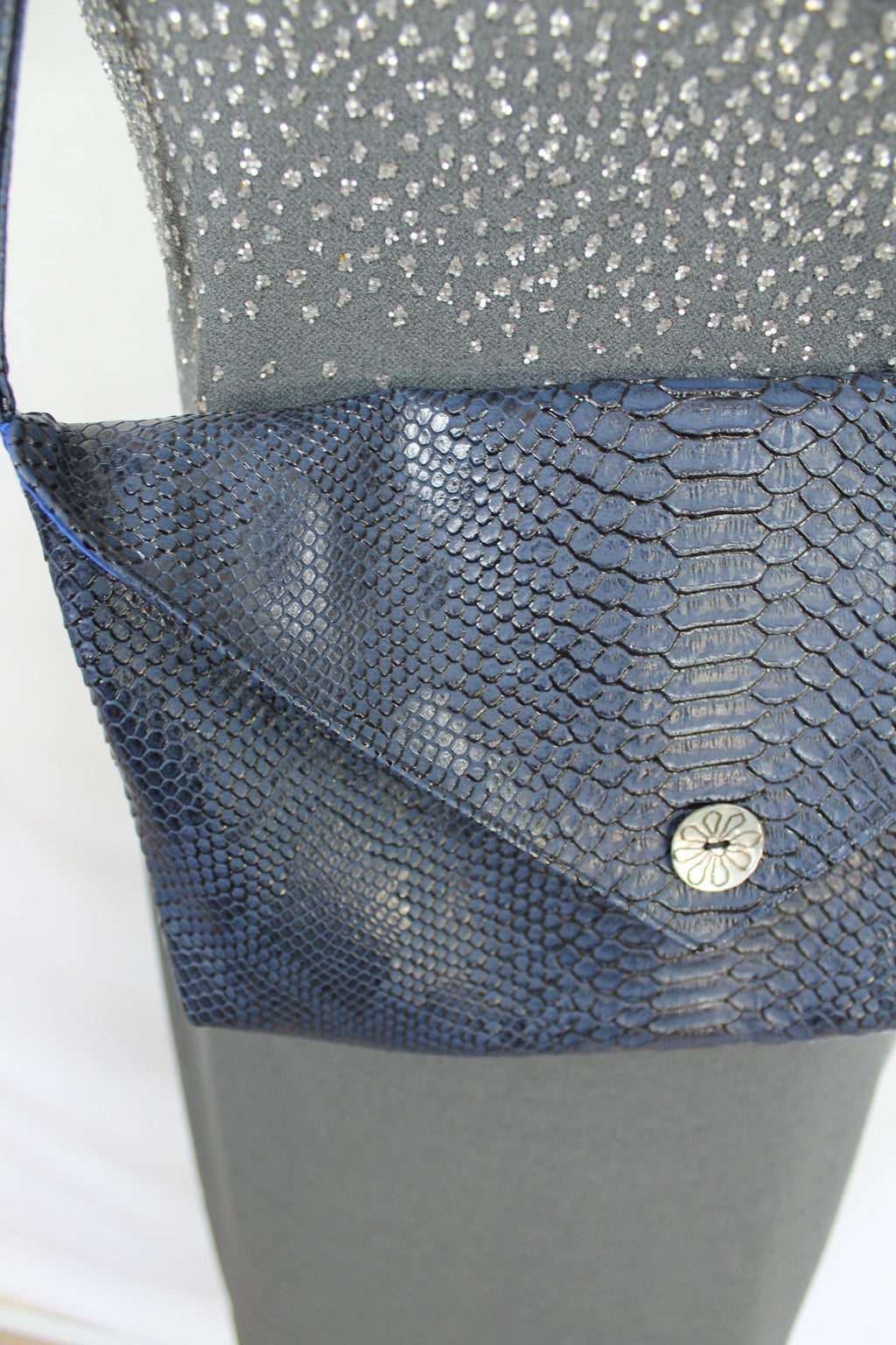 ✨Sac pochette en relief croco et intérieur bleu satin✨