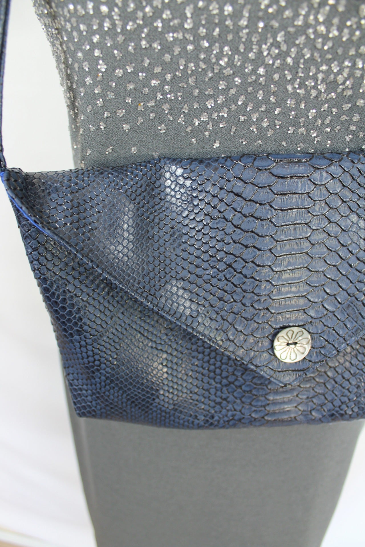 ✨Sac pochette en relief croco et intérieur bleu satin✨