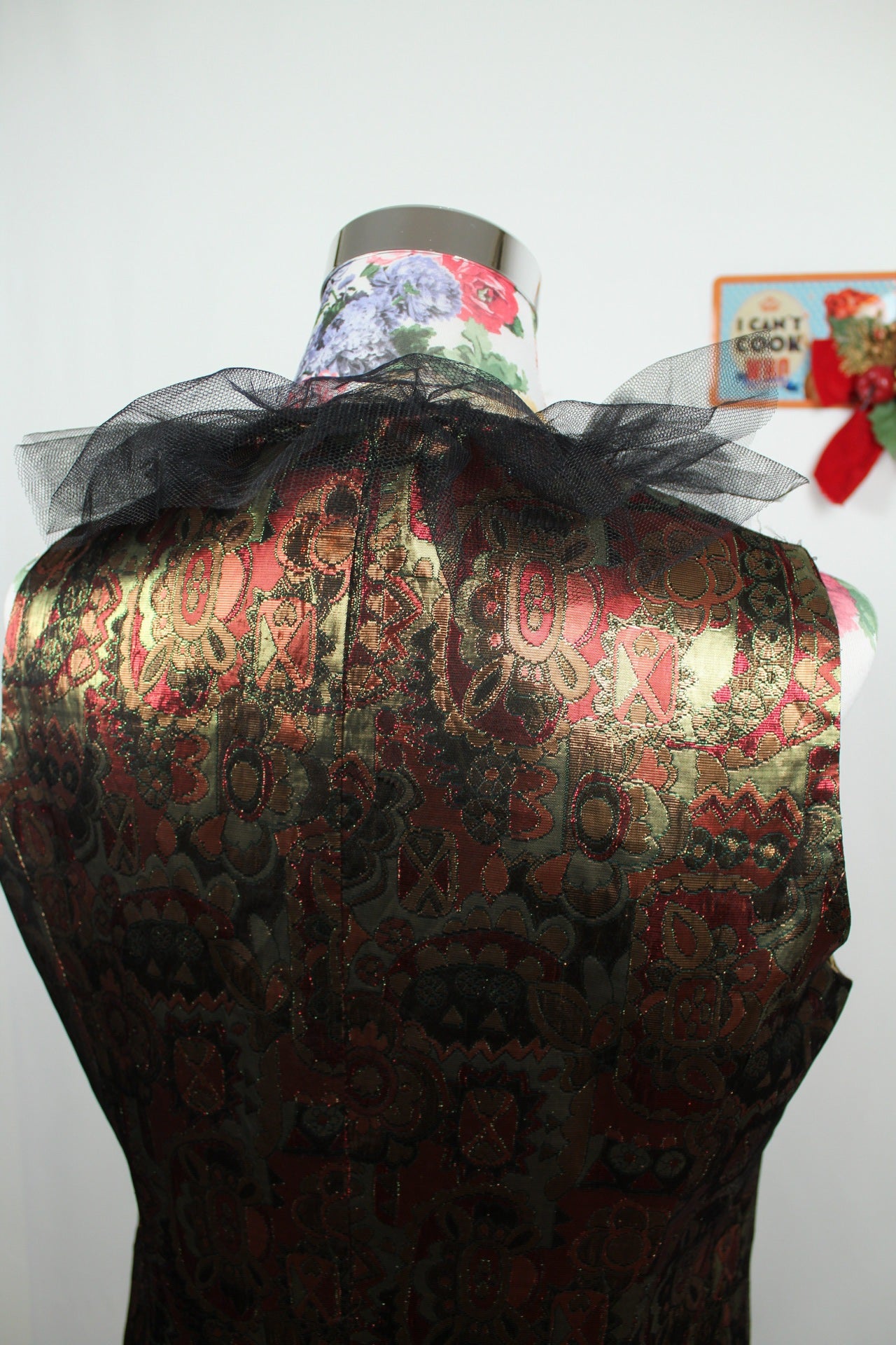 ✨Gilet brocart vintage 70's doré motifs baroques & col volanté tulle noir ✨