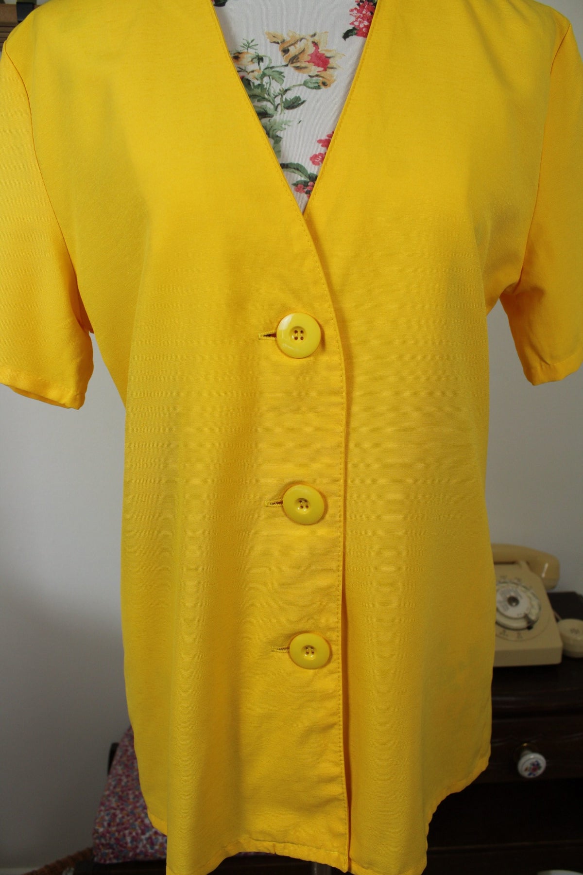 Blouse vintage années 90 jaune soleil en viscose - chic & lumineuse - Taille 38/40