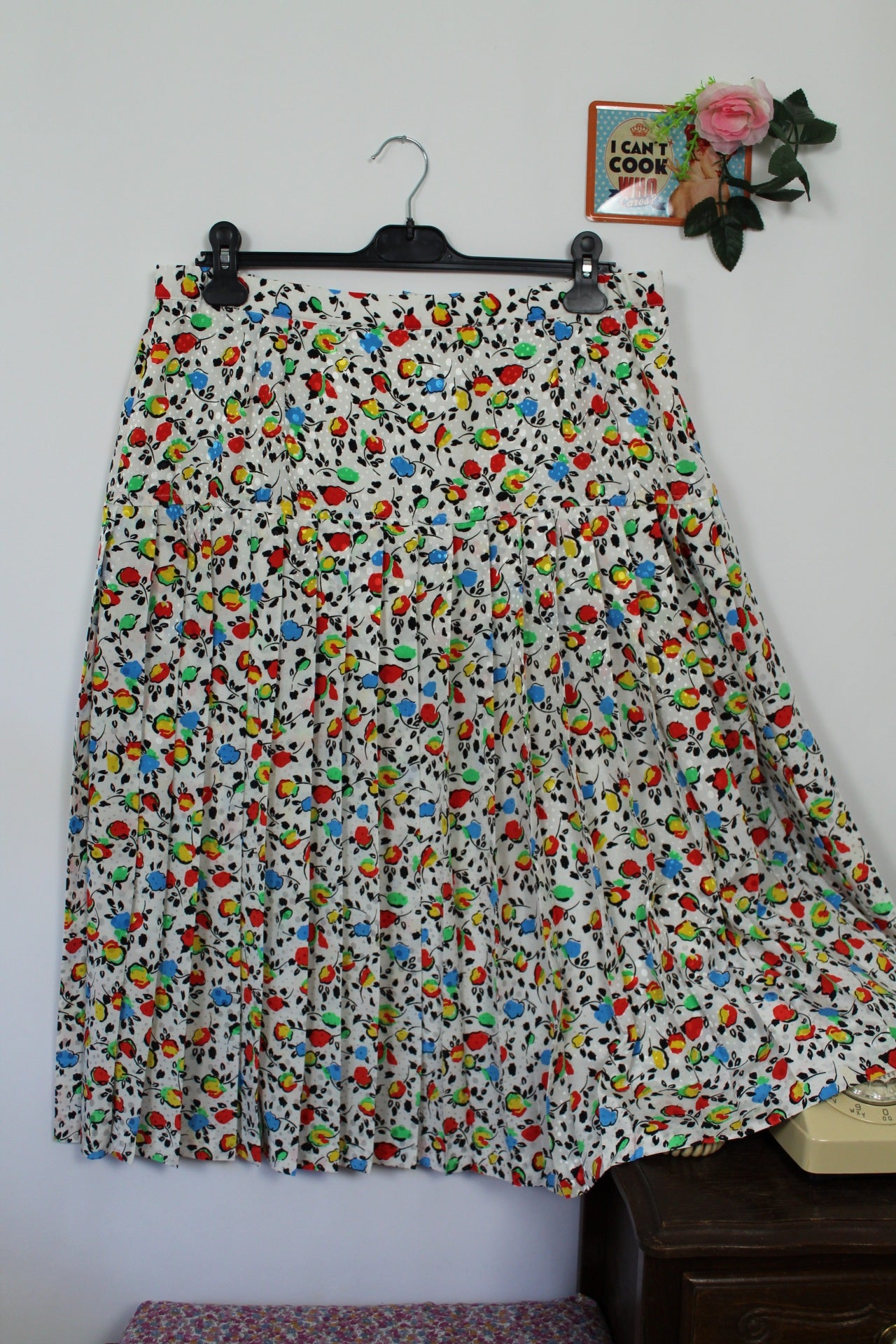 🍒🌸Jupe plissée vintage années 80 - pétales de fleurs et pois satinés - Taille 44🌸🍒