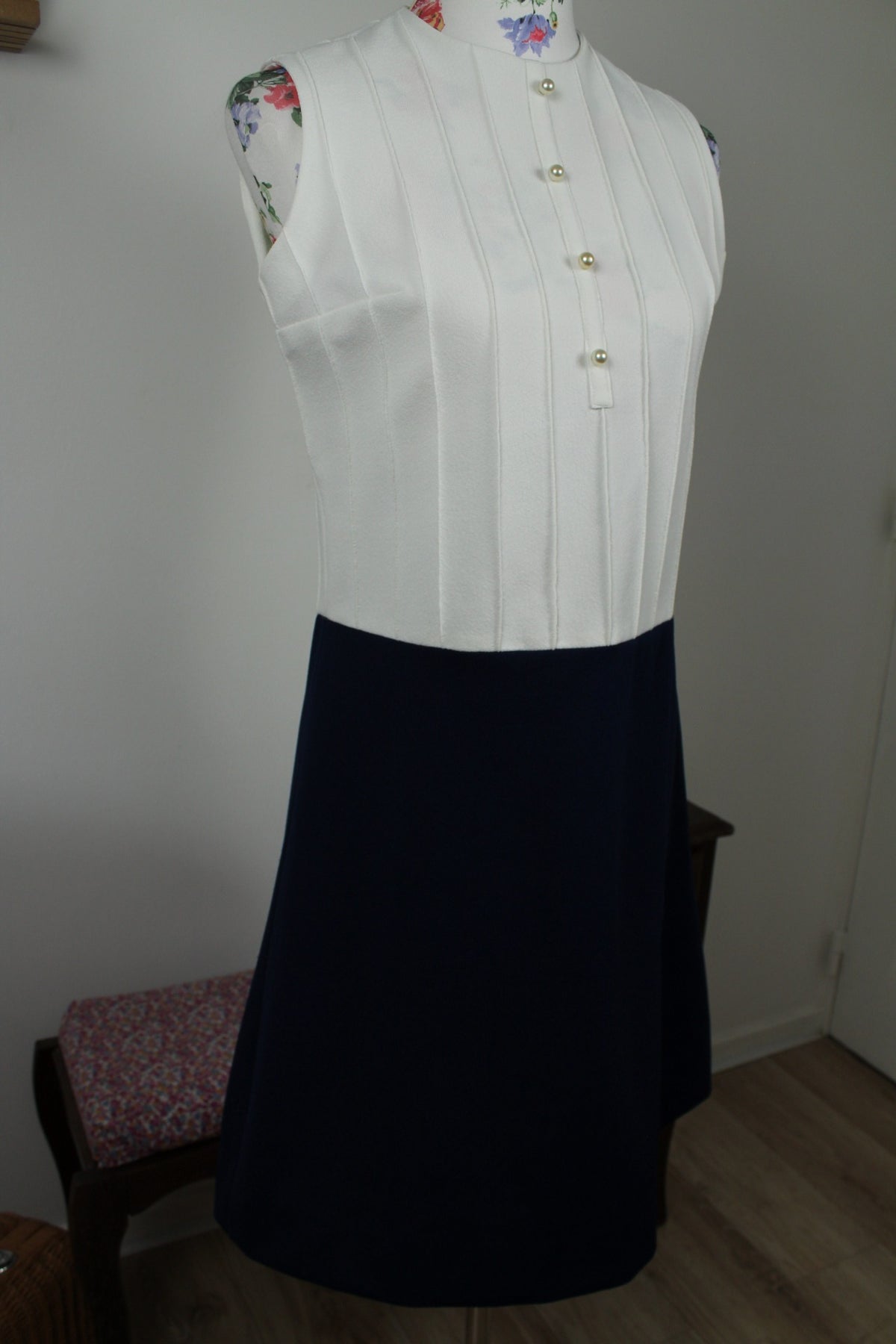Robe preppy vintage années 60 blanche & marine chic - boutons nacrés - Taille 38