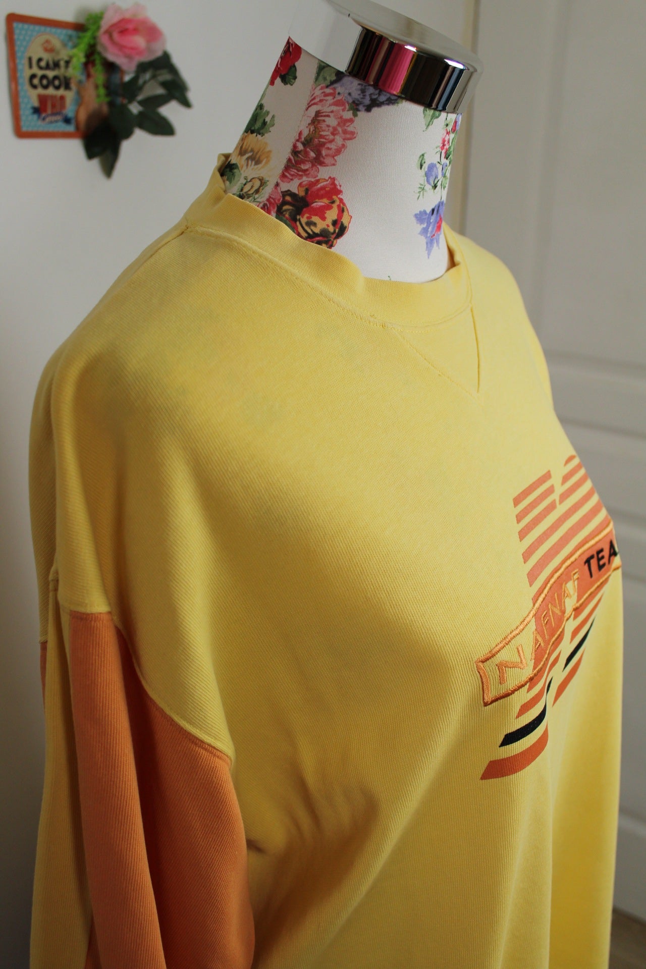🌸🍒Sweat Naf Naf vintage 90's orange et jaune vif - 100% coton - Taille 40 à 44🍒🌸