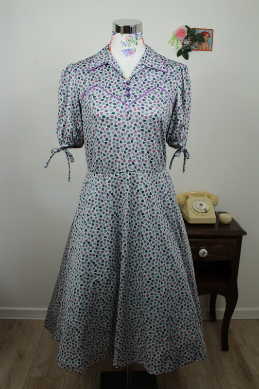 🌸🍒Robe vintage 70's pin-up/rockabilly bleu ciel imprimé de petites feuilles - silhouette romantique - Taille 38🍒🌸