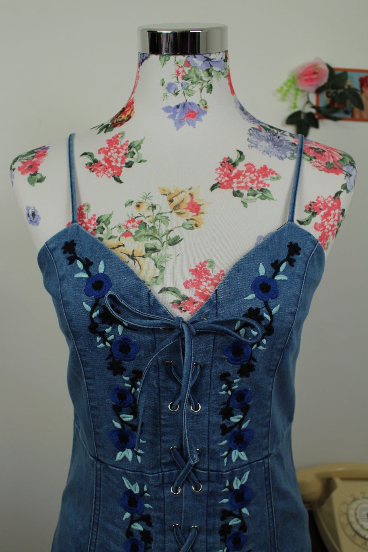 🌸🍒Robe en jean denim Y2k 2000's laçage & bordries florales - Taille 38🍒🌸