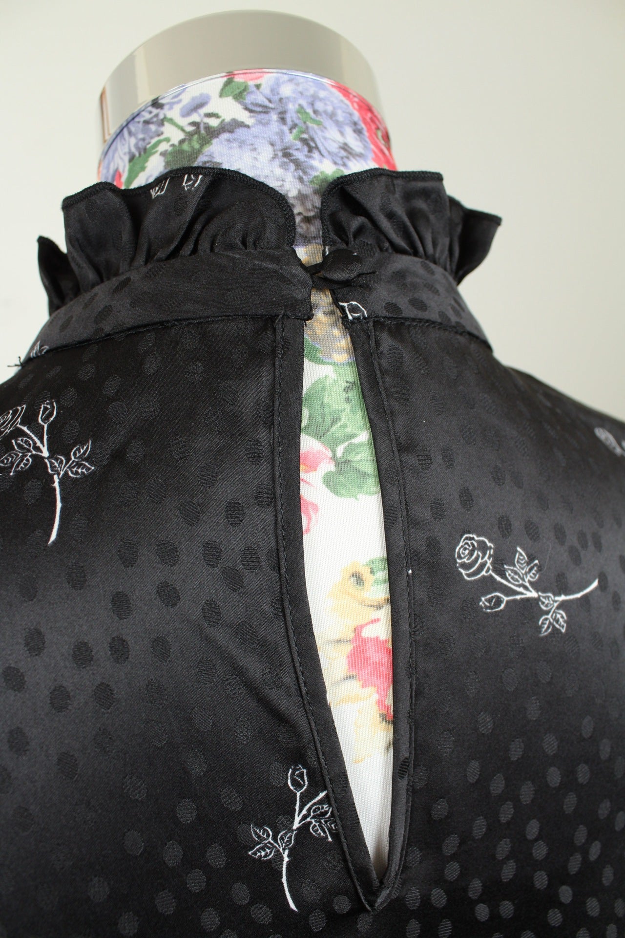 🌸🍒Robe noire romantique satinée - pois & roses - La Redoute - Taille 38/40🍒🌸