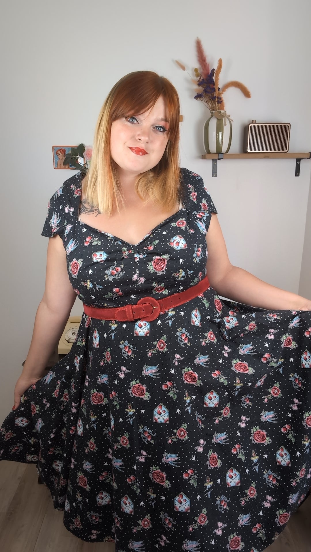 Robe pin-up/rockabilly Hell Bunny - pois, hirondelles & cerises - Taille 48