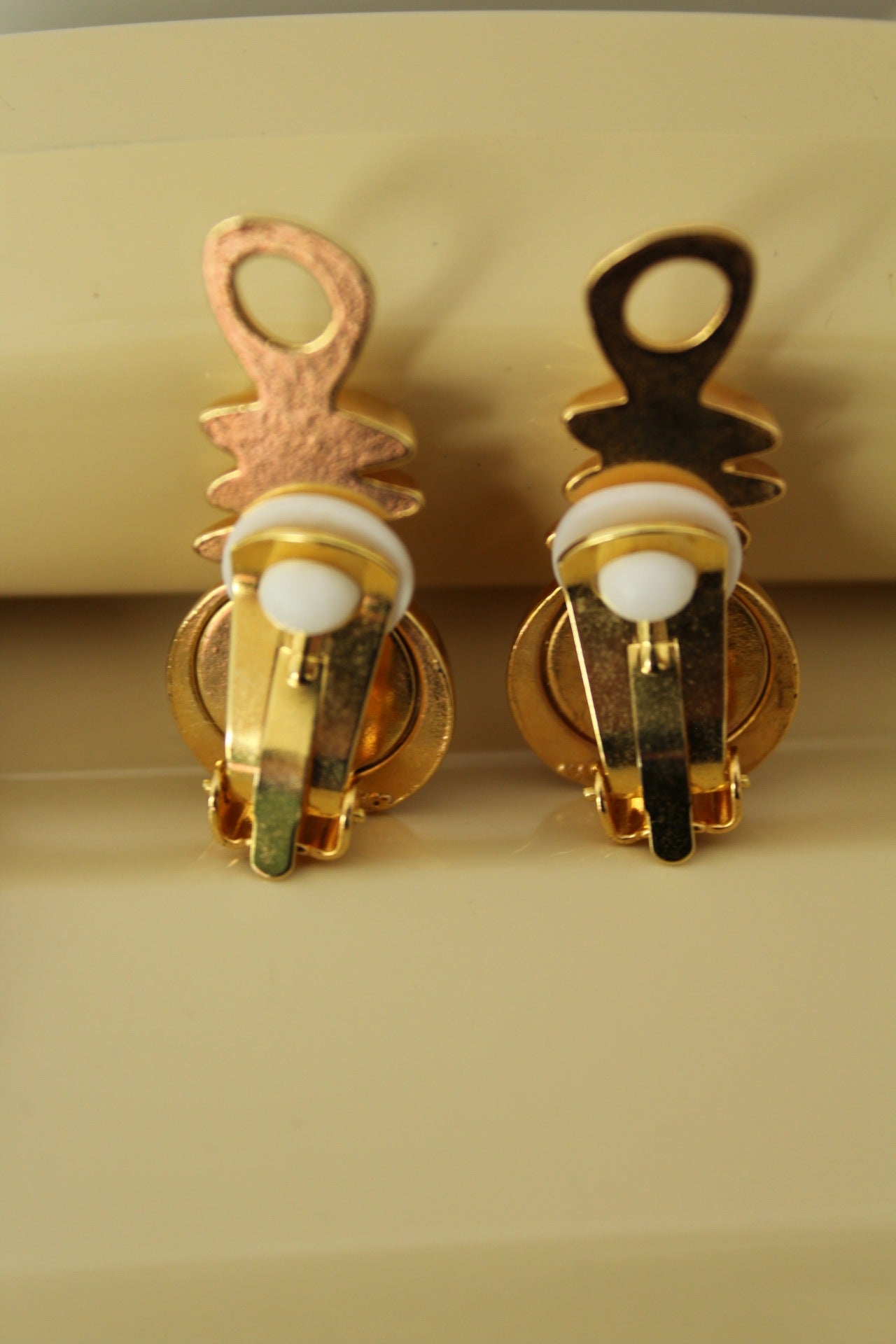 🌸🍒Boucles d'oreilles clips vintage Naf Naf années 80/90 - métal doré brillant🍒🌸
