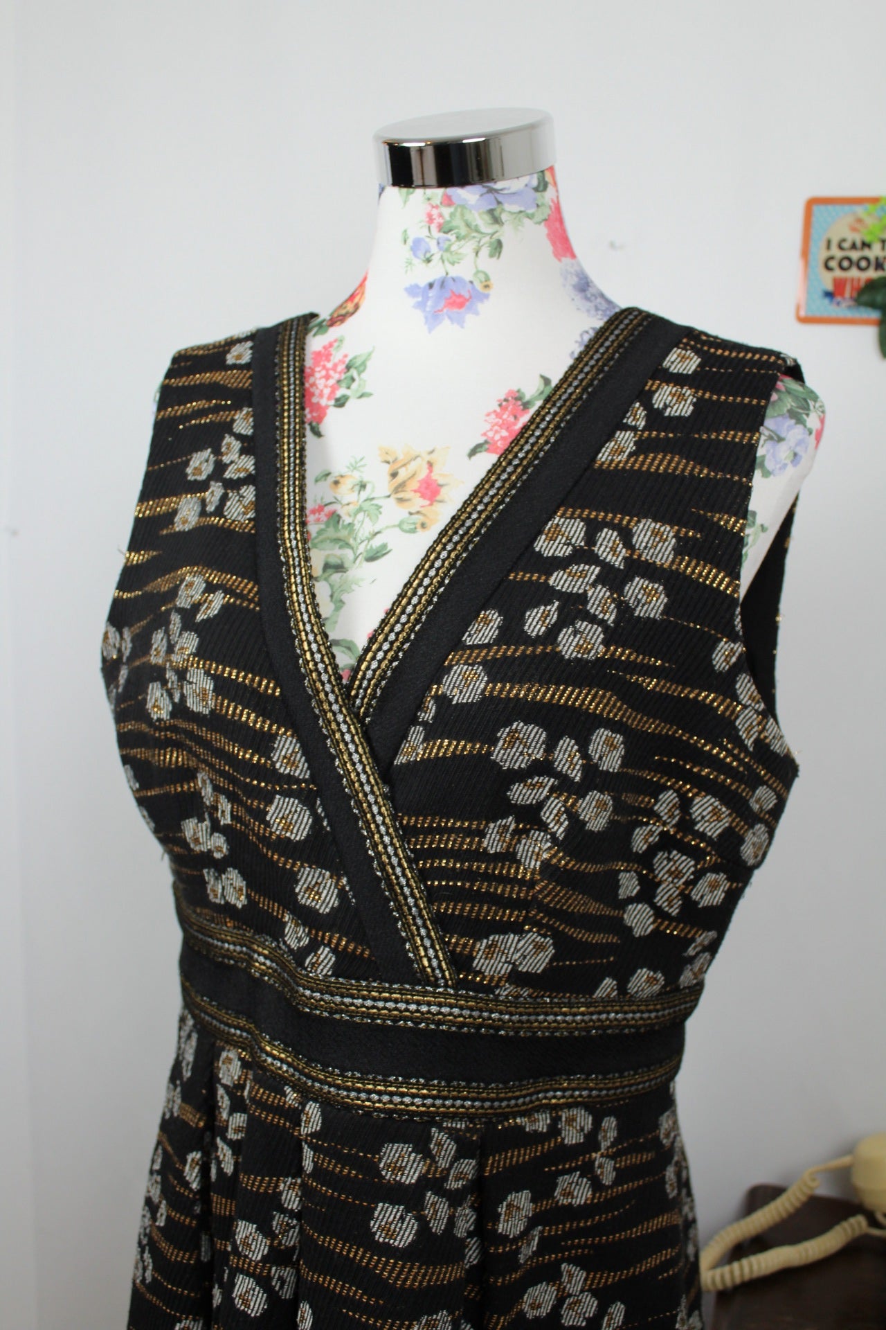🌸🍒Robe épaisse noire brodée or et argent - Maison 1.2.3 - style chic d'hiver - Taille 42/44🍒🌸