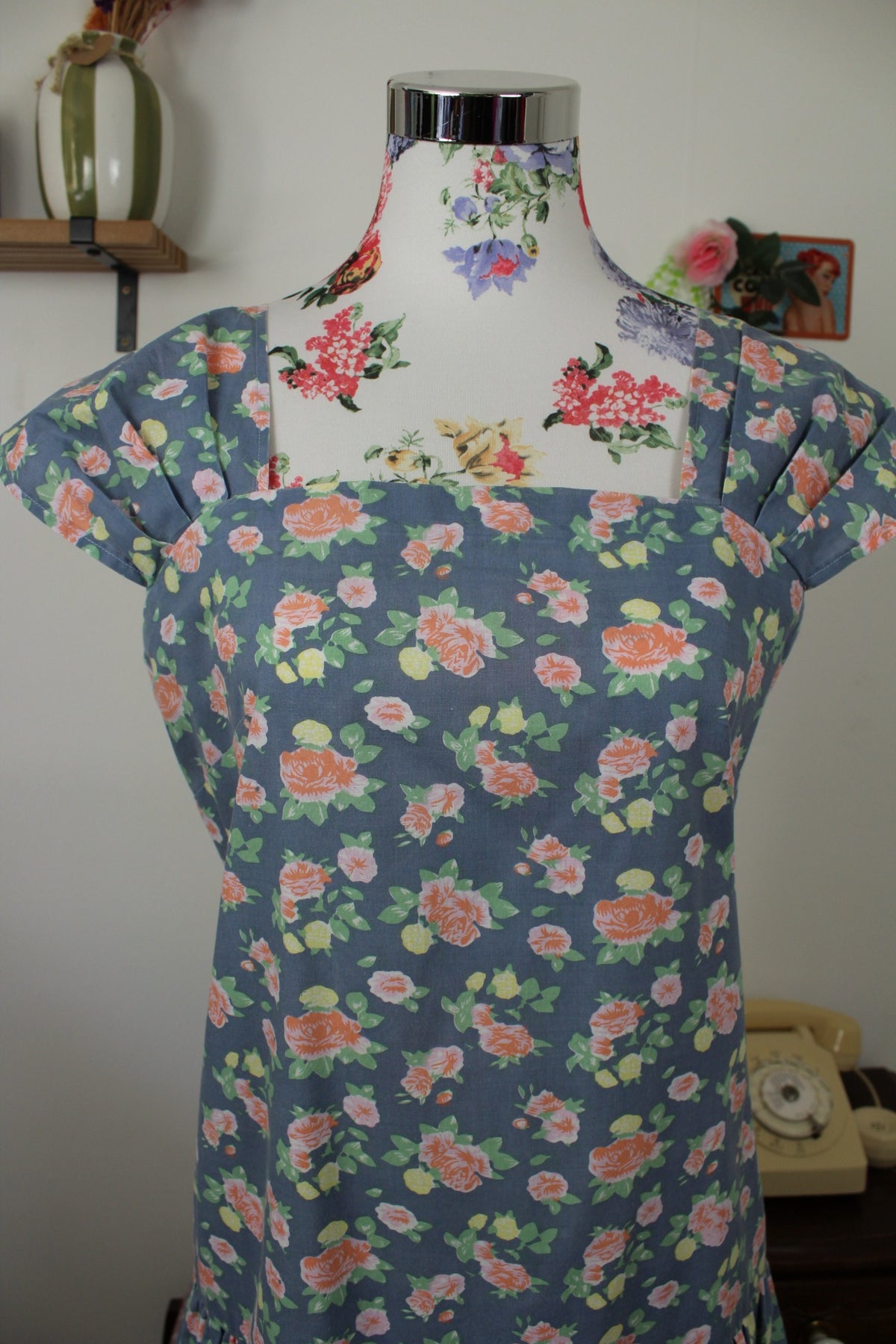 🌸🍒Robe vintage années 80 en coton bleu doux motifs roses romantiques - Taille 38🍒🌸