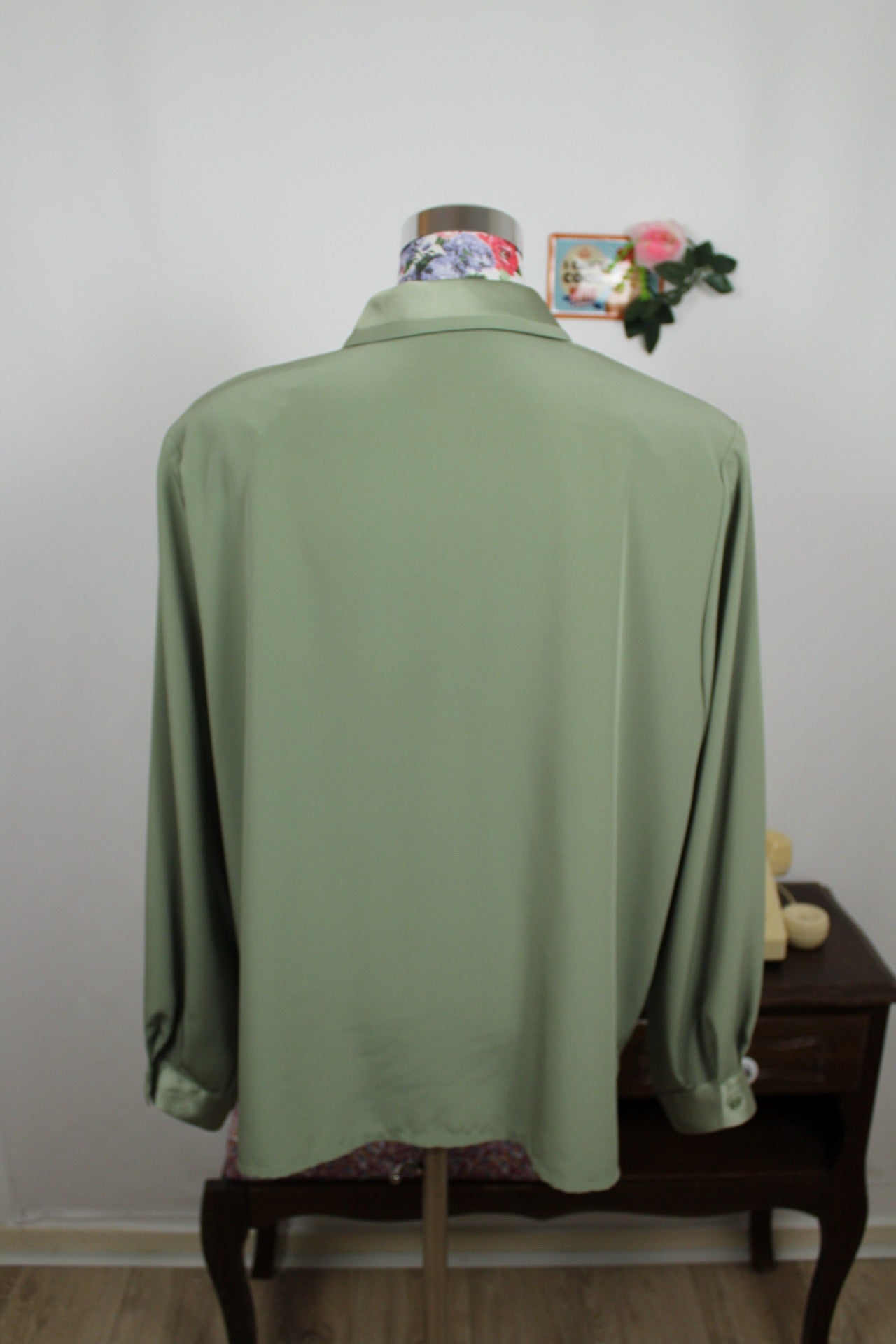🌸🍒Chemise vintage 80/90's vert sauge satinée - chic made in France - Taille 46/48🍒🌸