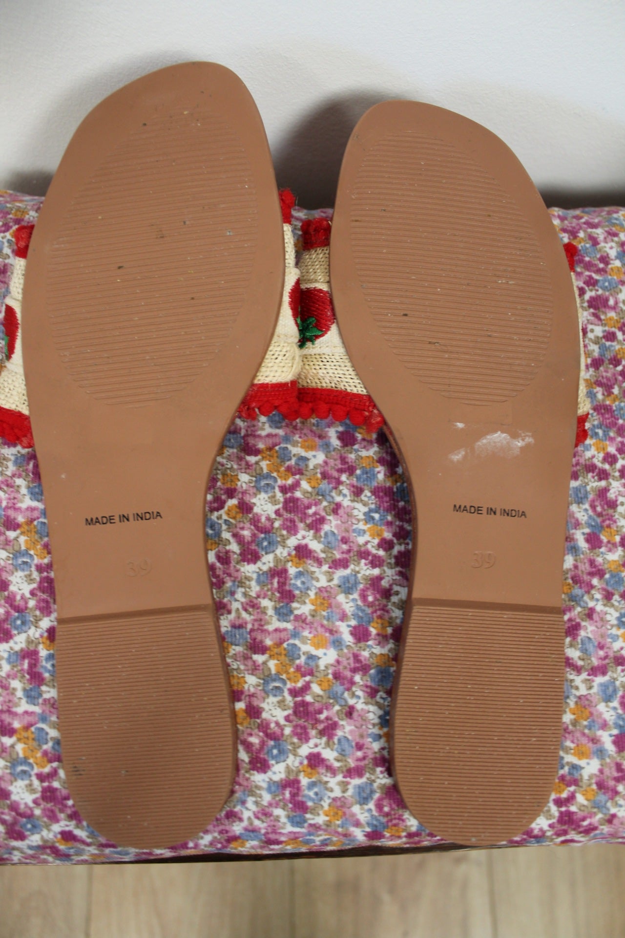 🌸🍒Claquettes ultra colorées - bande tissée brodée de légumes - pointure 39🍒🌸