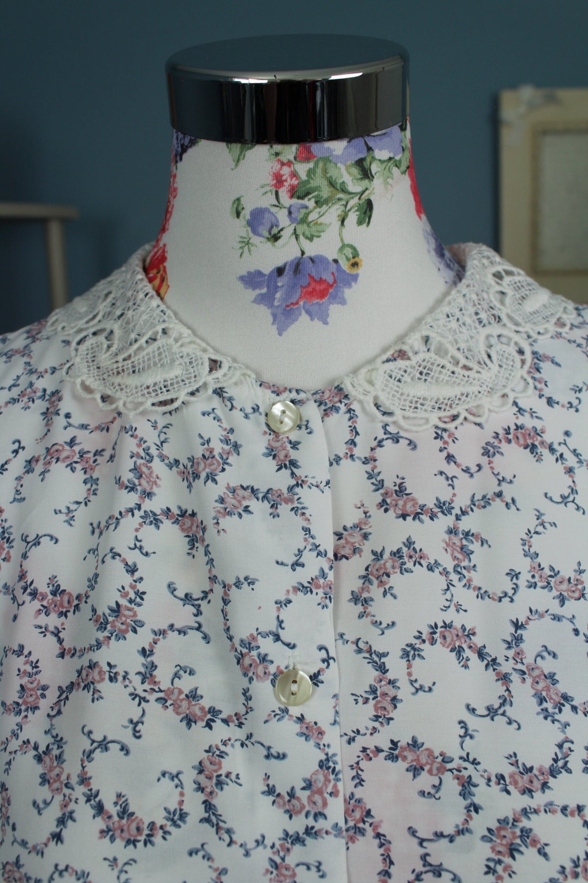 Blouse vintage col claudine en dentelle années 90 fleurie romantique - Taille 40/42