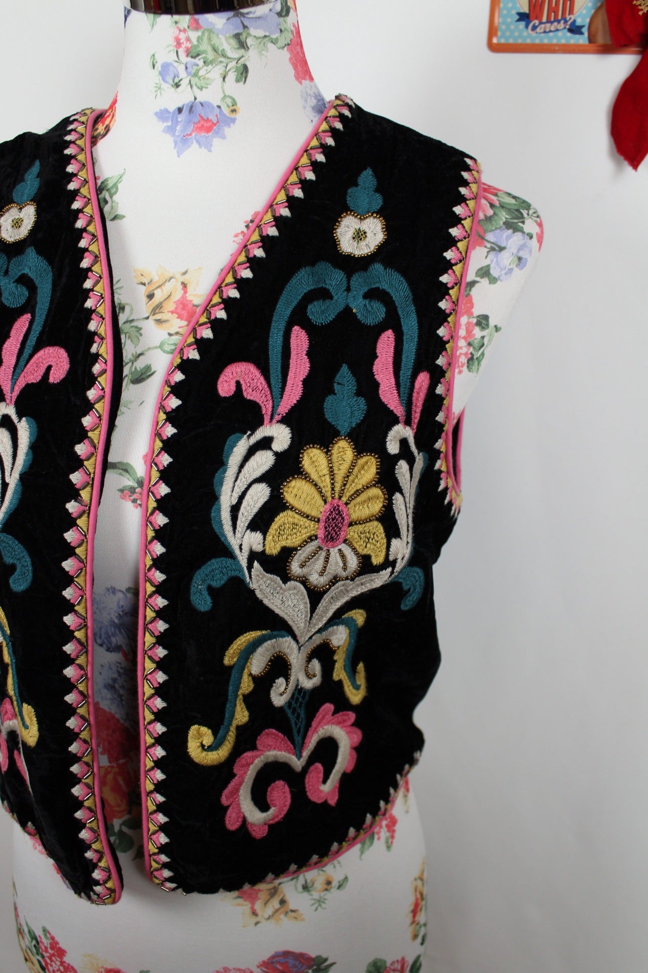 🌸🍒Gilet en velours brodé My Jewellery - pièce bohème chic fleurie 🍒🌸