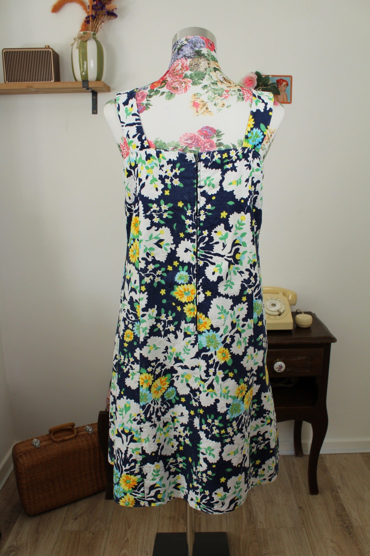 🌸🍒Robe vintage années 60 tissu fleuri en relief - coupe patineuse - Taille 38🍒🌸