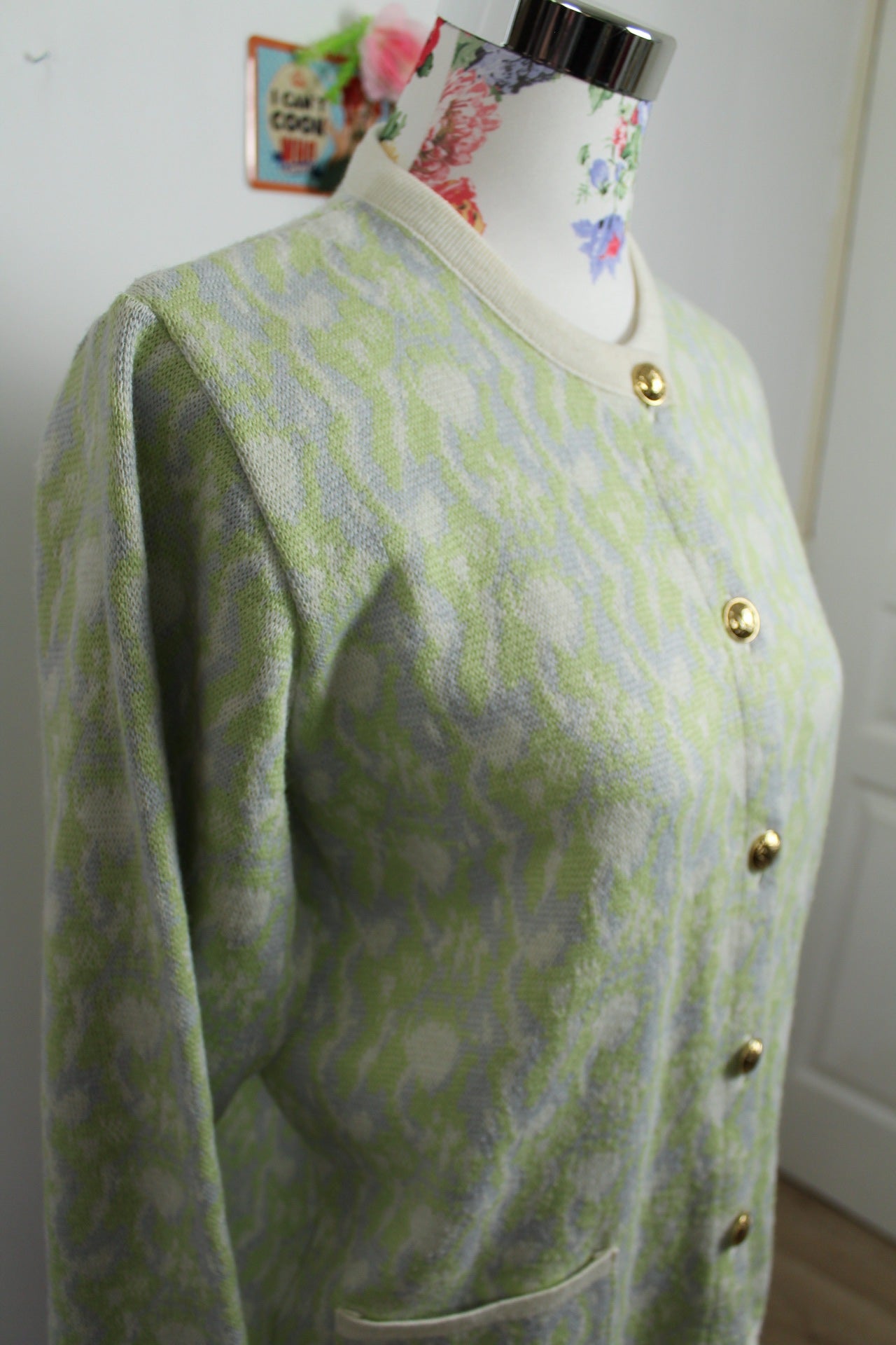 🌸🍒Cardigan vintage 80's - nuances de bleu & vert pastel - boutons bijoux dorés - Taille 38/40🍒🌸