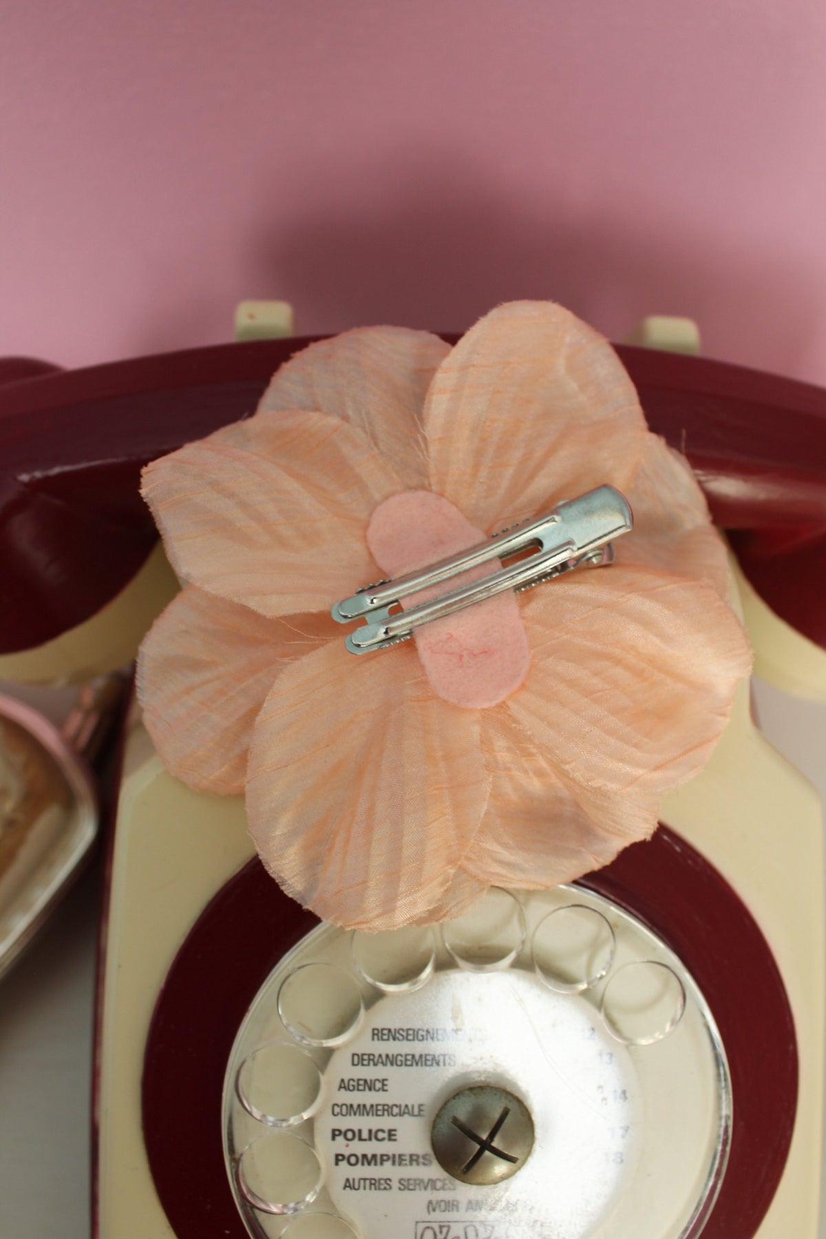 Broche/pince cheveux rétro fleurs nude style pin-up/rockabilly