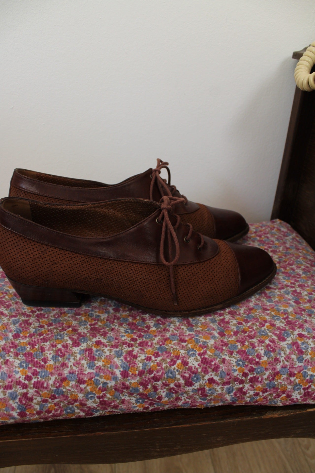 🌸🍒Derbies vintage années 80 marron tout cuir & petit talon bottier - pointure 40🍒🌸