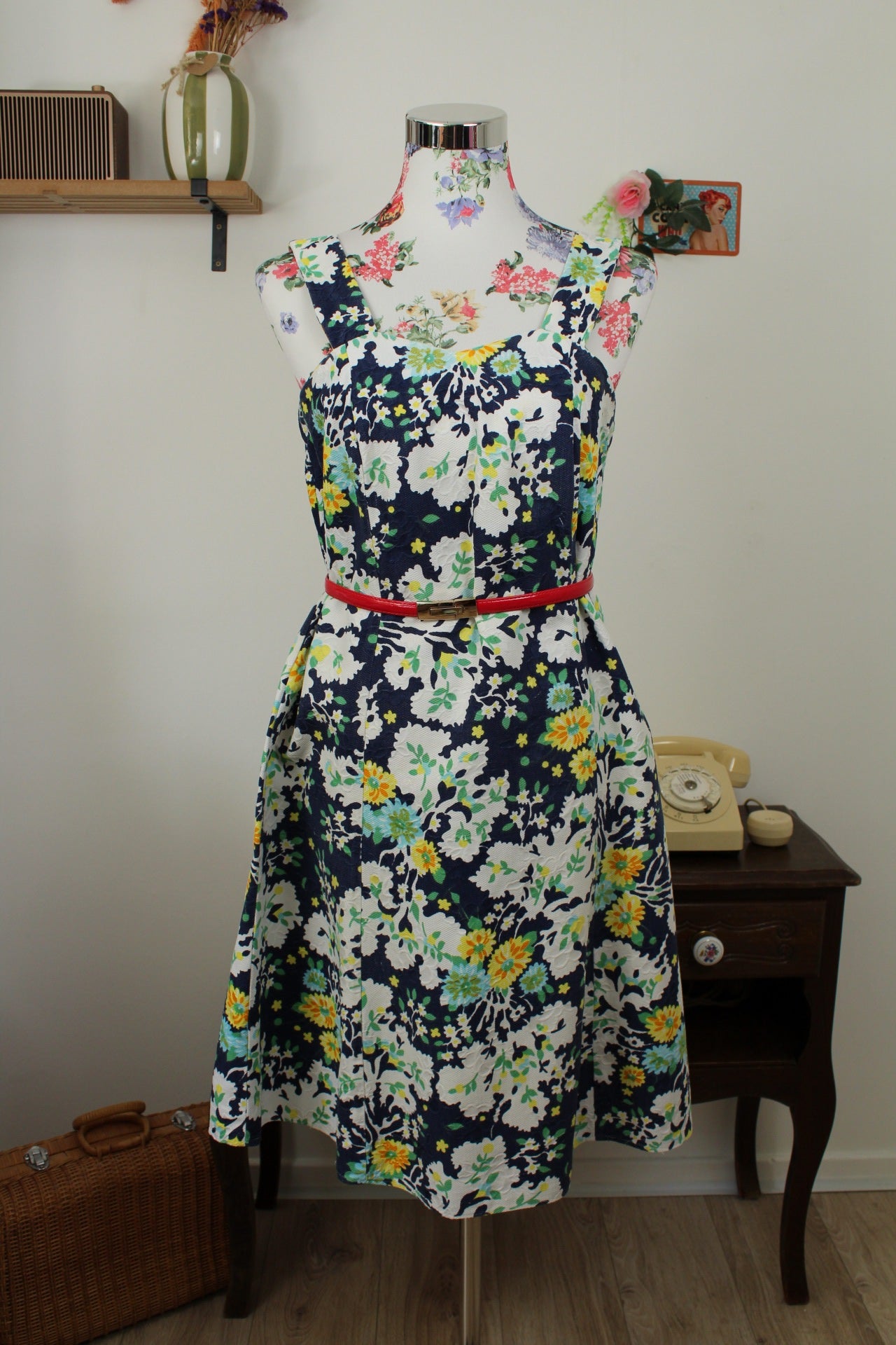 🌸🍒Robe vintage années 60 tissu fleuri en relief - coupe patineuse - Taille 38🍒🌸