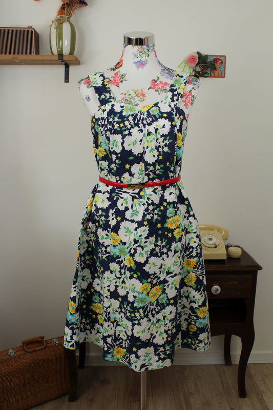🌸🍒Robe vintage années 60 tissu fleuri en relief - coupe patineuse - Taille 38🍒🌸