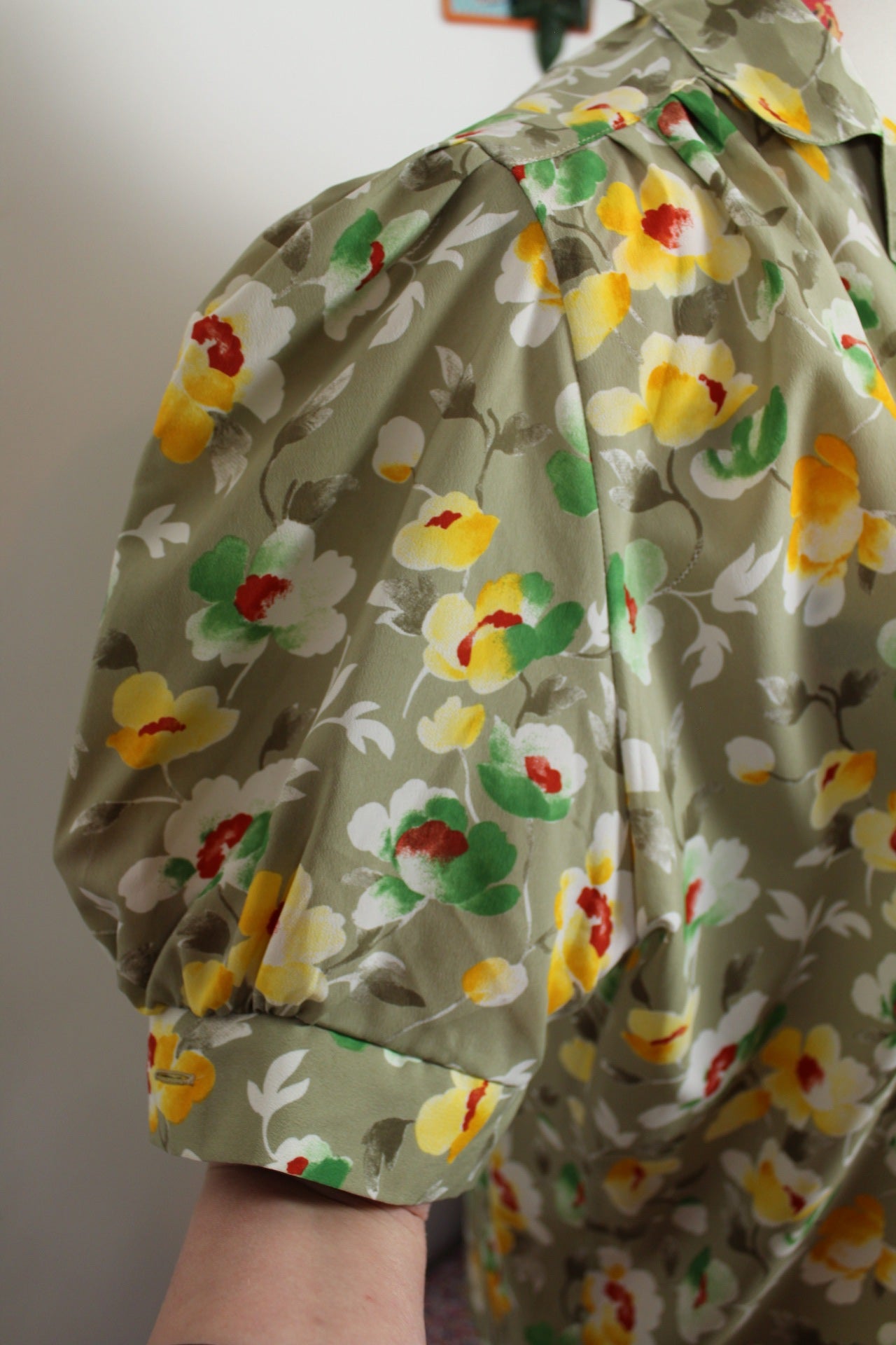 🌸🍒Chemise vintage 90's manches courtes kaki & fleurs jaunes lumineuses - Taille 40/42🍒🌸
