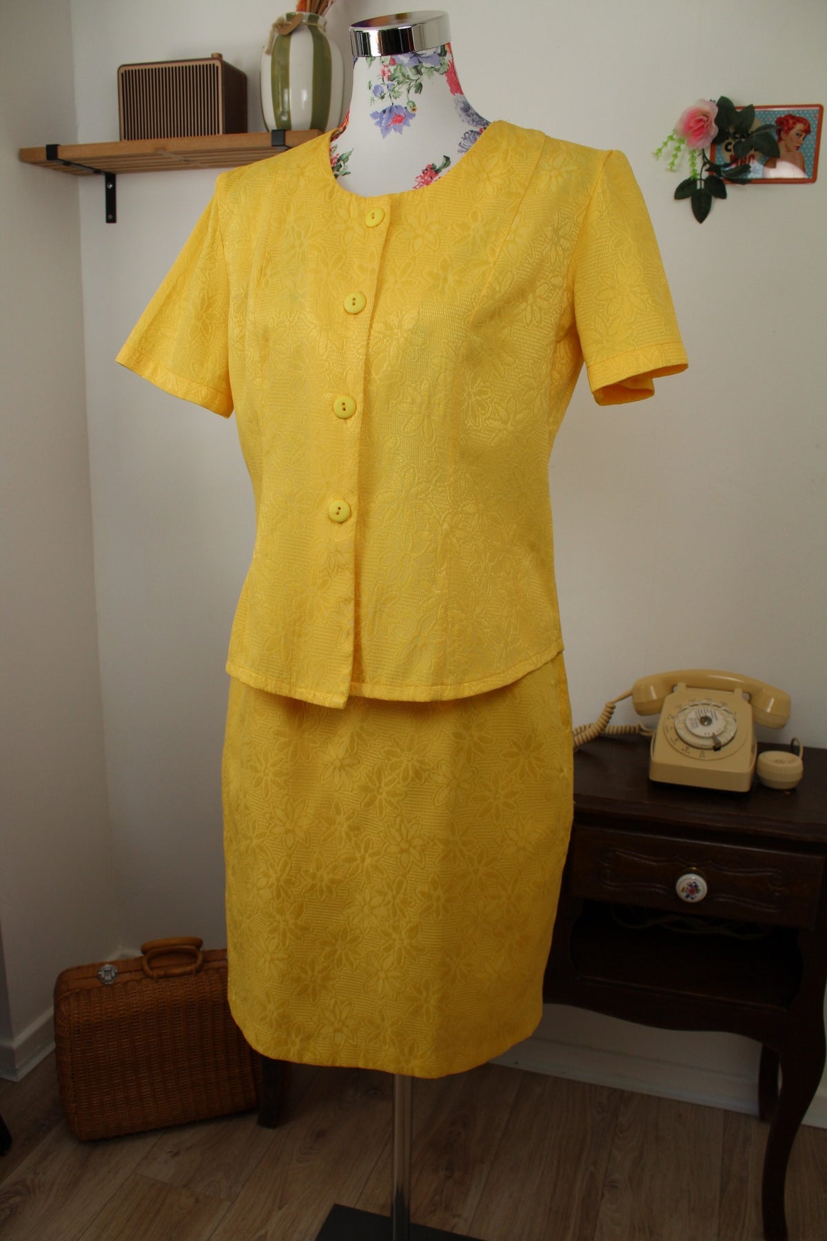 🌸🍒 Ensemble jupe + blouse vintage années 80 tissu texturé jacquard fleuri jaune - Taille 38/40🍒🌸