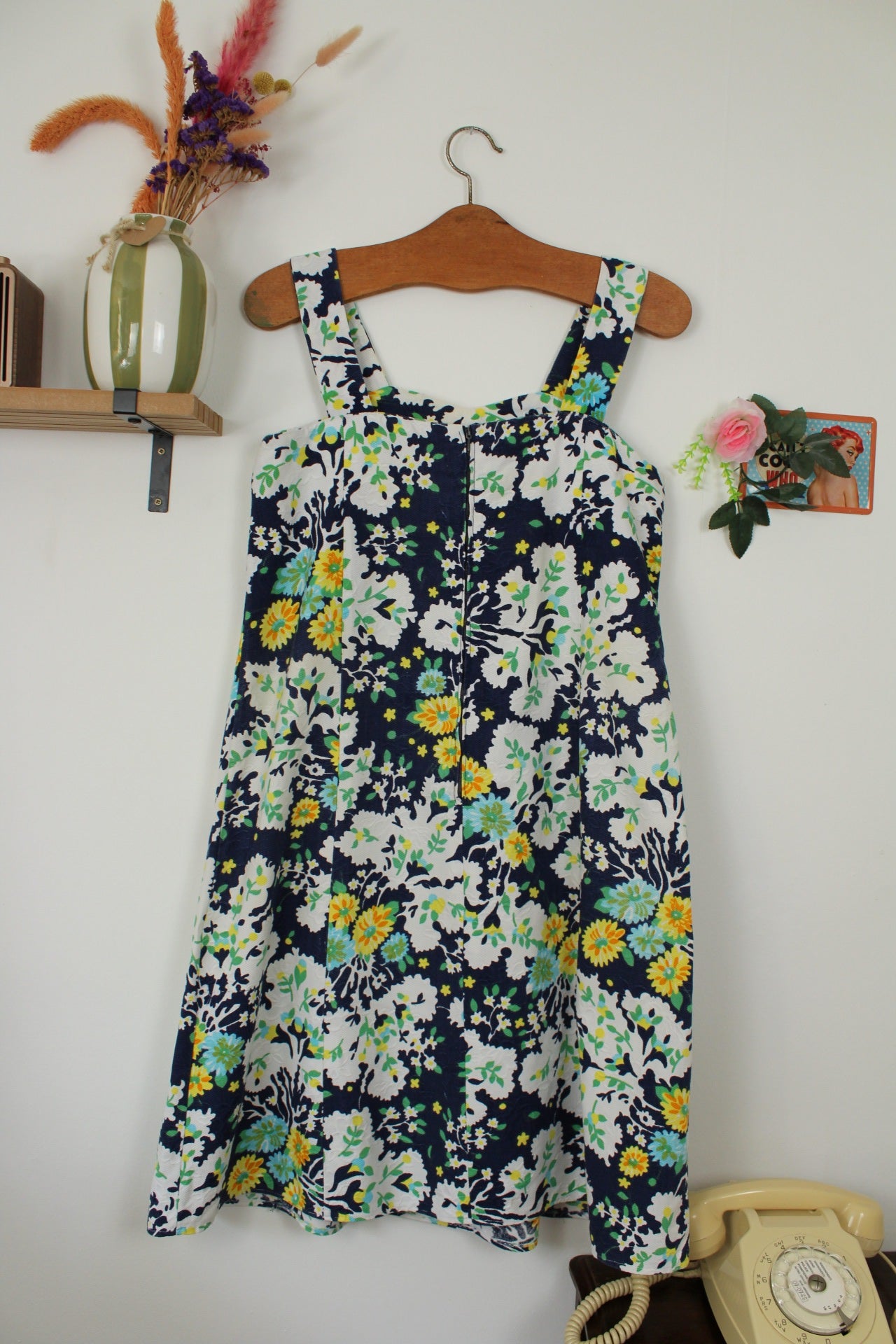 🌸🍒Robe vintage années 60 tissu fleuri en relief - coupe patineuse - Taille 38🍒🌸