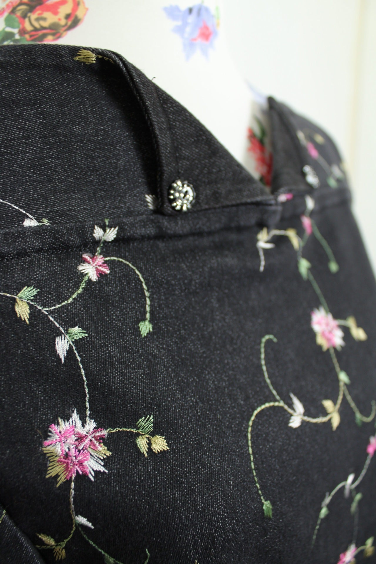 🌸🍒Robe en jean vintage 90's - gris foncé brodée de fleurs - Taille 40🍒🌸