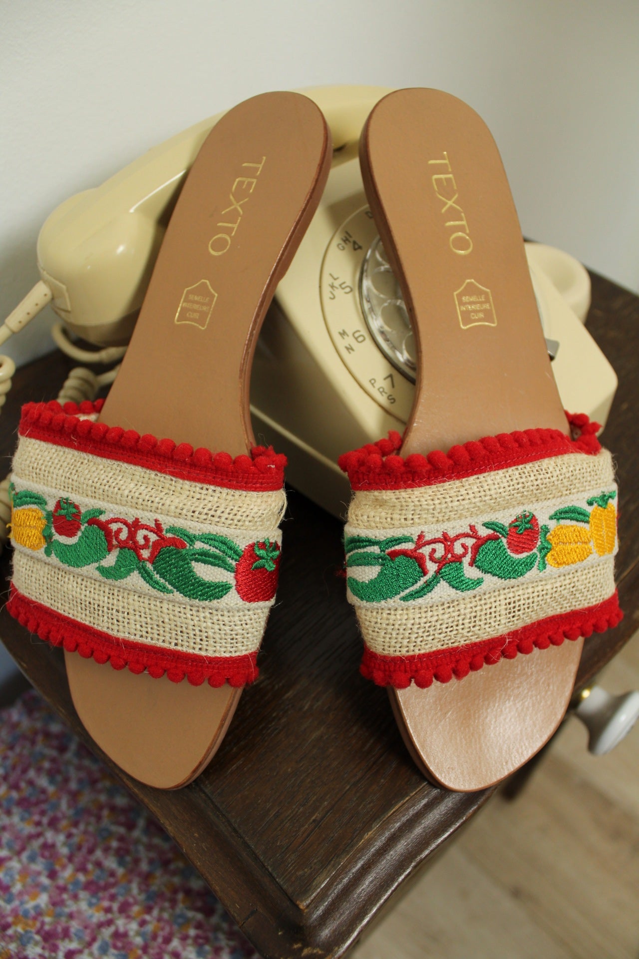 🌸🍒Claquettes ultra colorées - bande tissée brodée de légumes - pointure 39🍒🌸