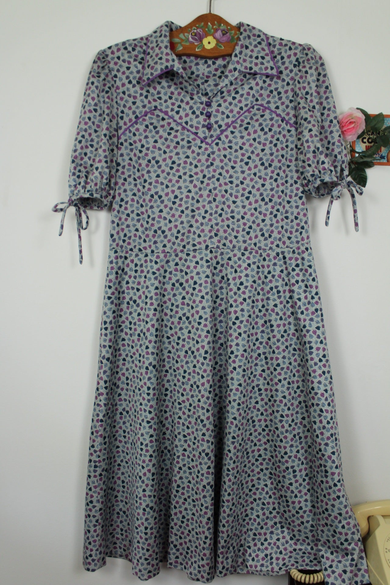 🌸🍒Robe vintage 70's pin-up/rockabilly bleu ciel imprimé de petites feuilles - silhouette romantique - Taille 38🍒🌸