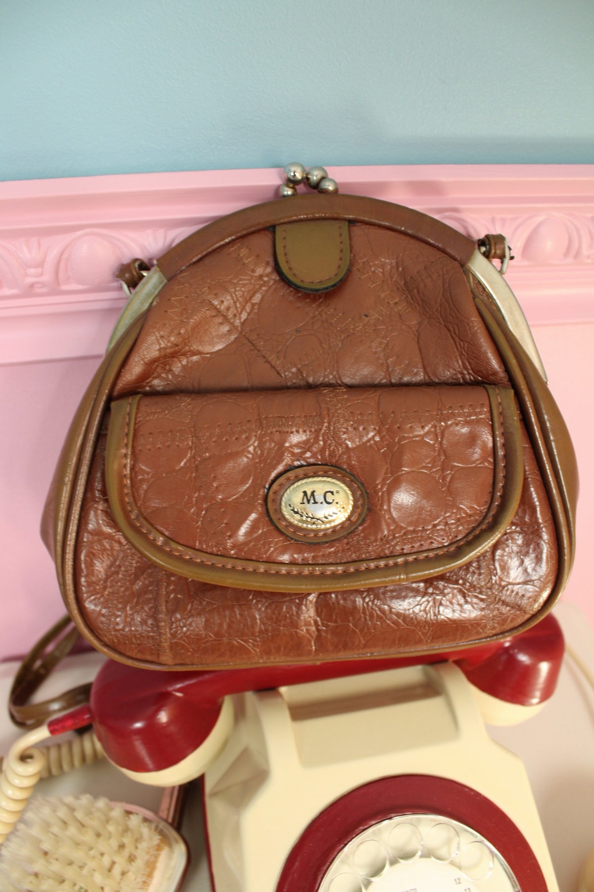 Sac vintage années 70/80 cuir texturé façon croco - fermeture à cadre métallique