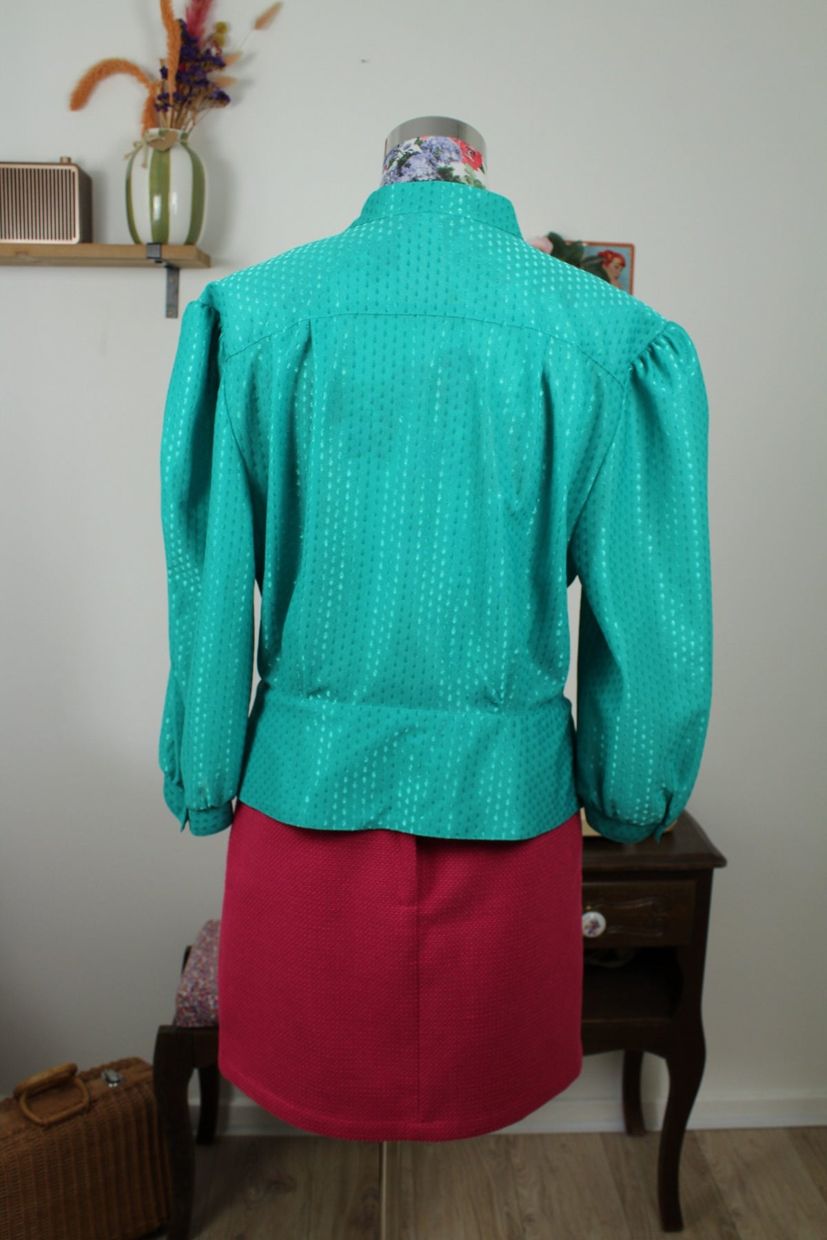 Blouse vintage années 70 turquoise fuseaux satinés et col officier - Taille 38 à 42