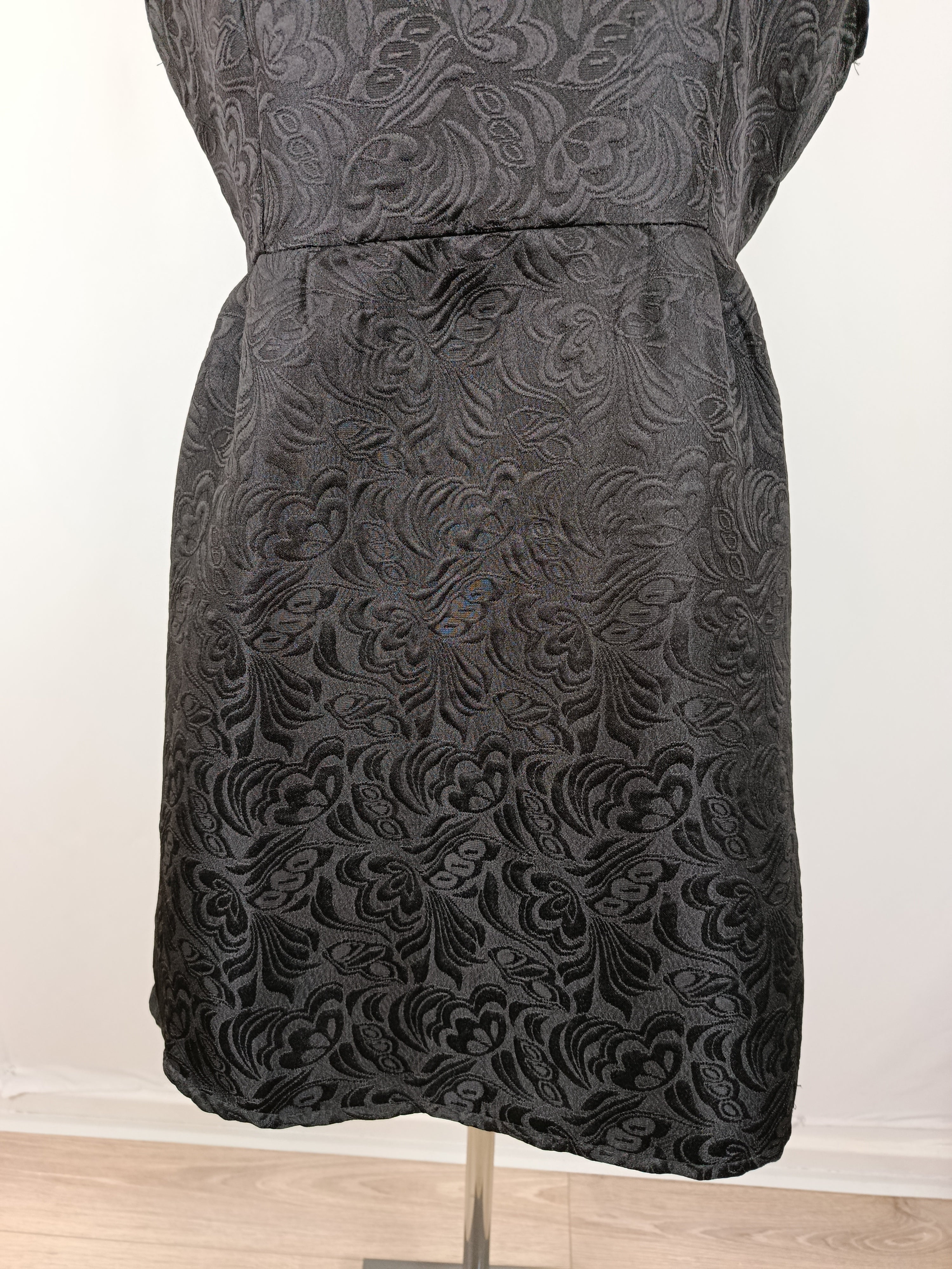 ✨Robe noire vintage 80/90s satinée - motifs fleuris baroques en relief✨