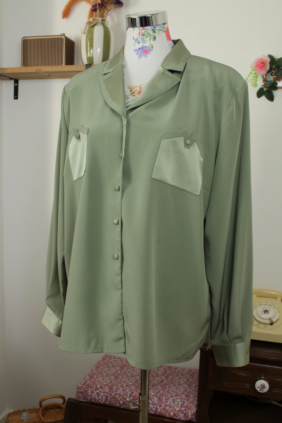 Chemise vintage années 80/90 vert sauge satinée - chic made in France - Taille 46/48