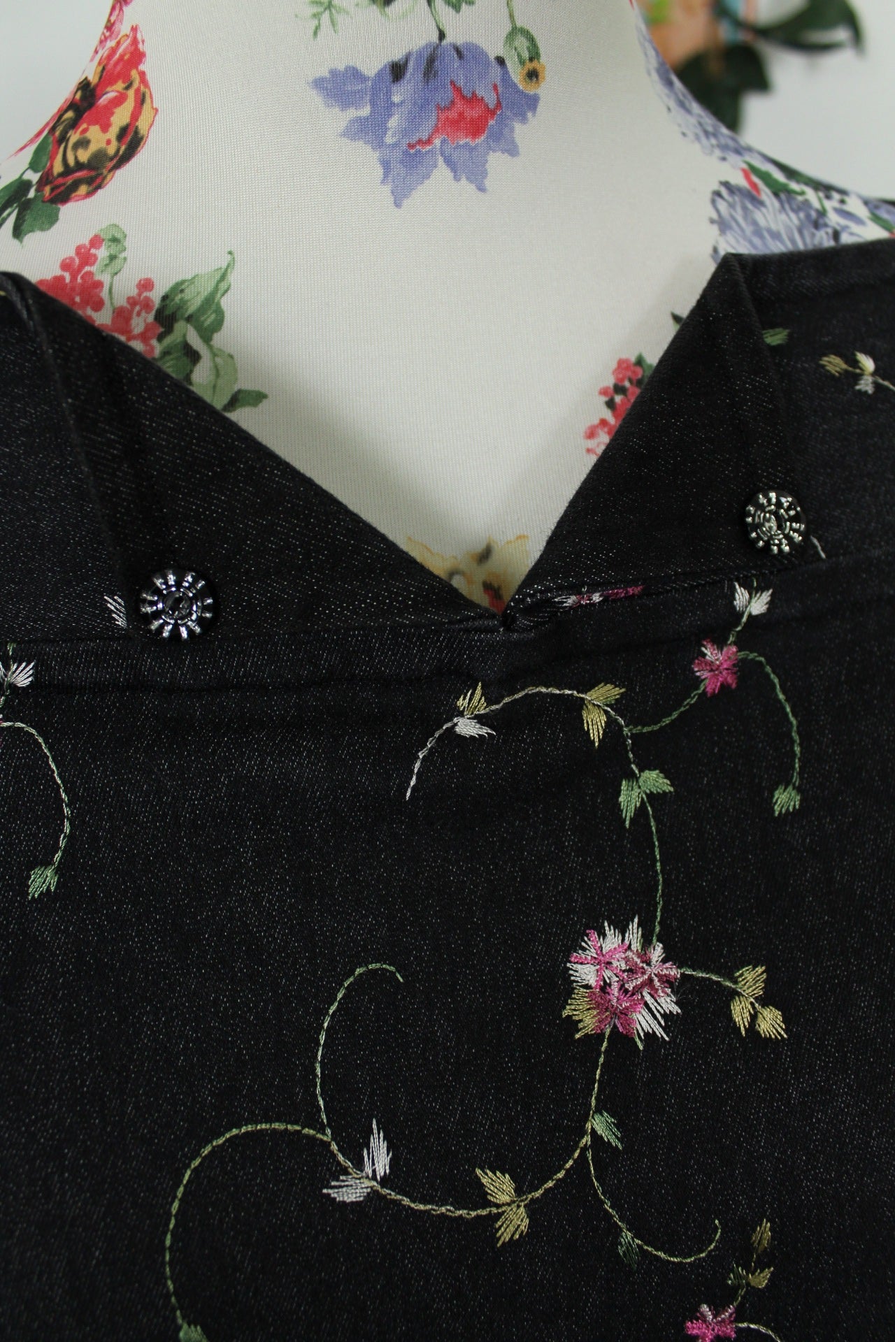 🌸🍒Robe en jean vintage 90's - gris foncé brodée de fleurs - Taille 40🍒🌸