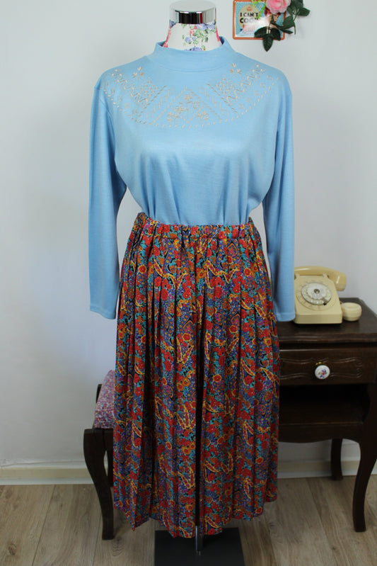 🌸🍒Pull bleu ciel vintage 80's broderies dorées à l'encolure - Taille 40/42🍒🌸