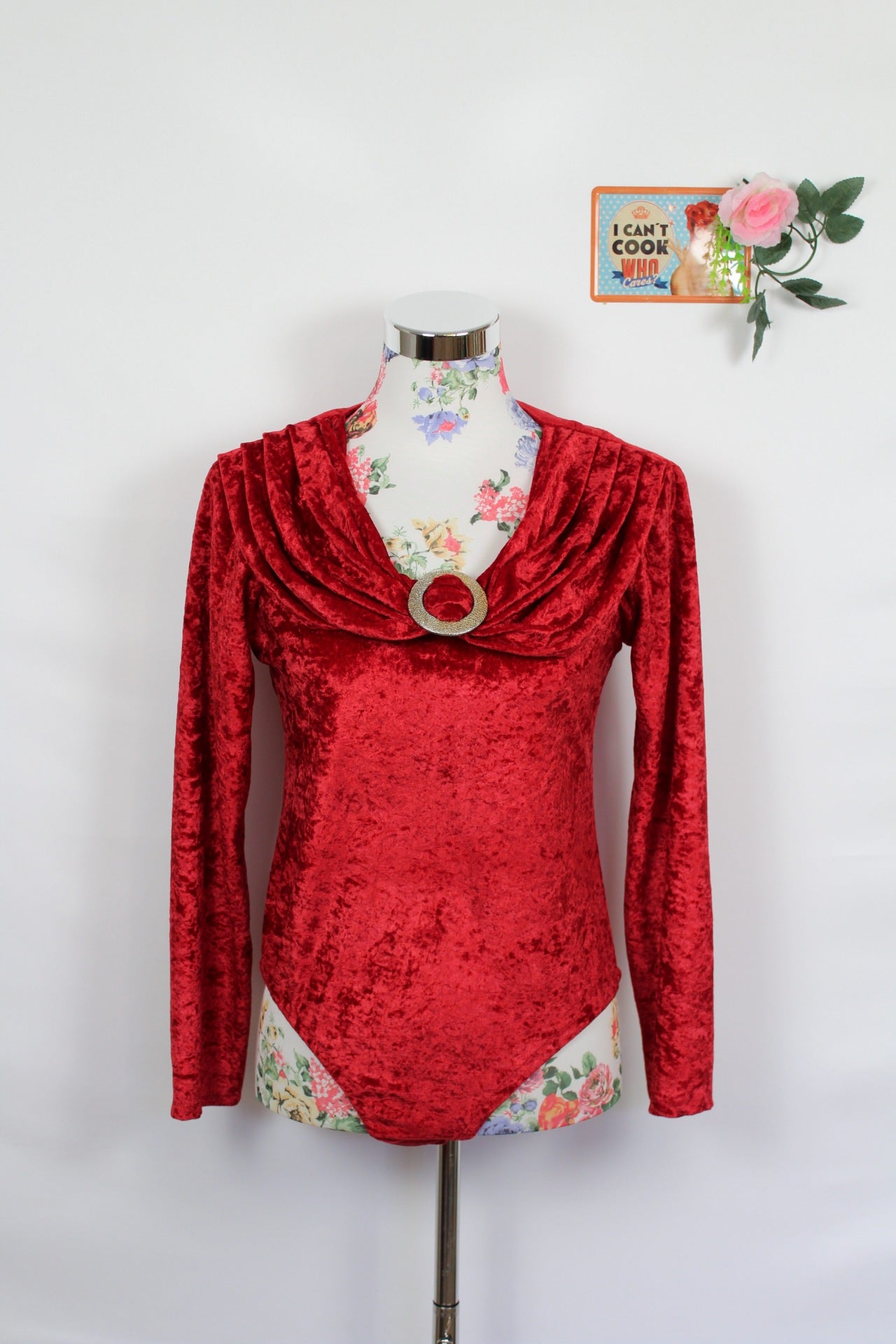 ✨Body rouge en velours satiné 80's gamour - anneau doré✨