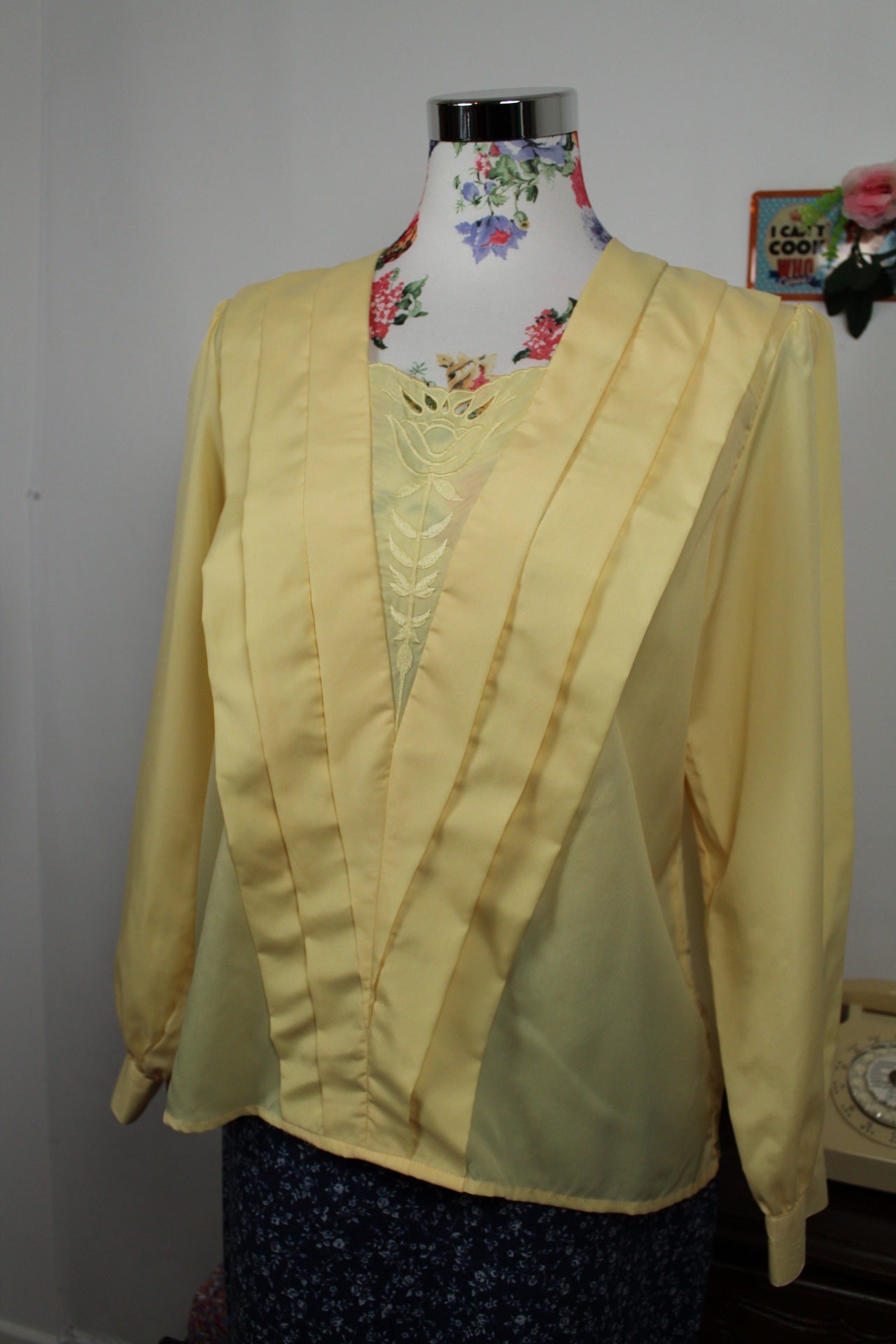 🌸🍒Blouse vintage 80's jaune doux - plastron fleuri & plis chic - Taille 40/42🍒🌸