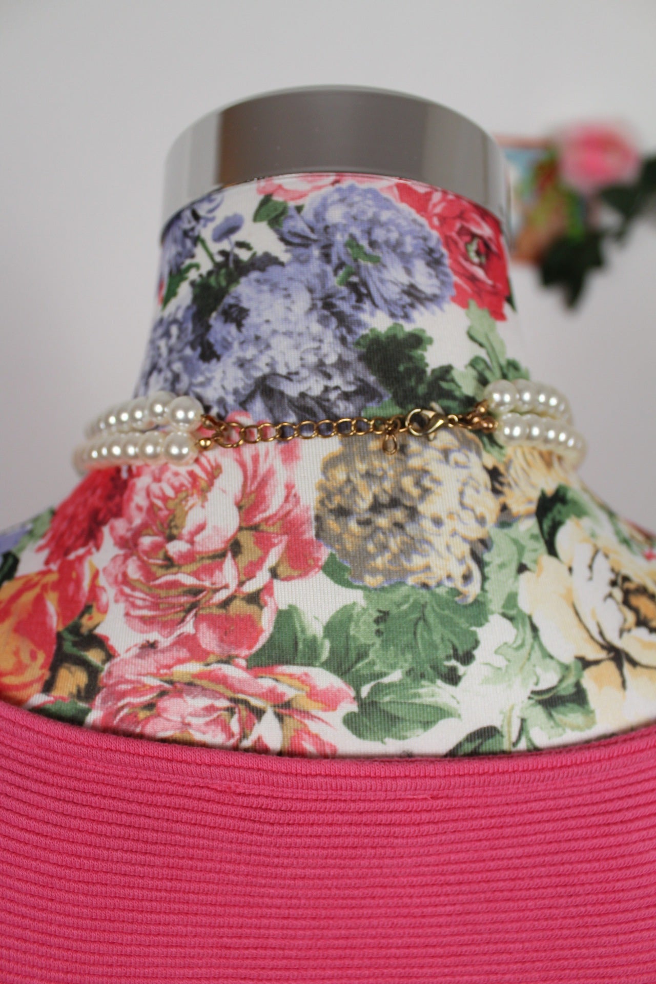 🌸🍒Collier fantaisie vintage années 80 - perles nacrées & fleurs dorées🍒🌸