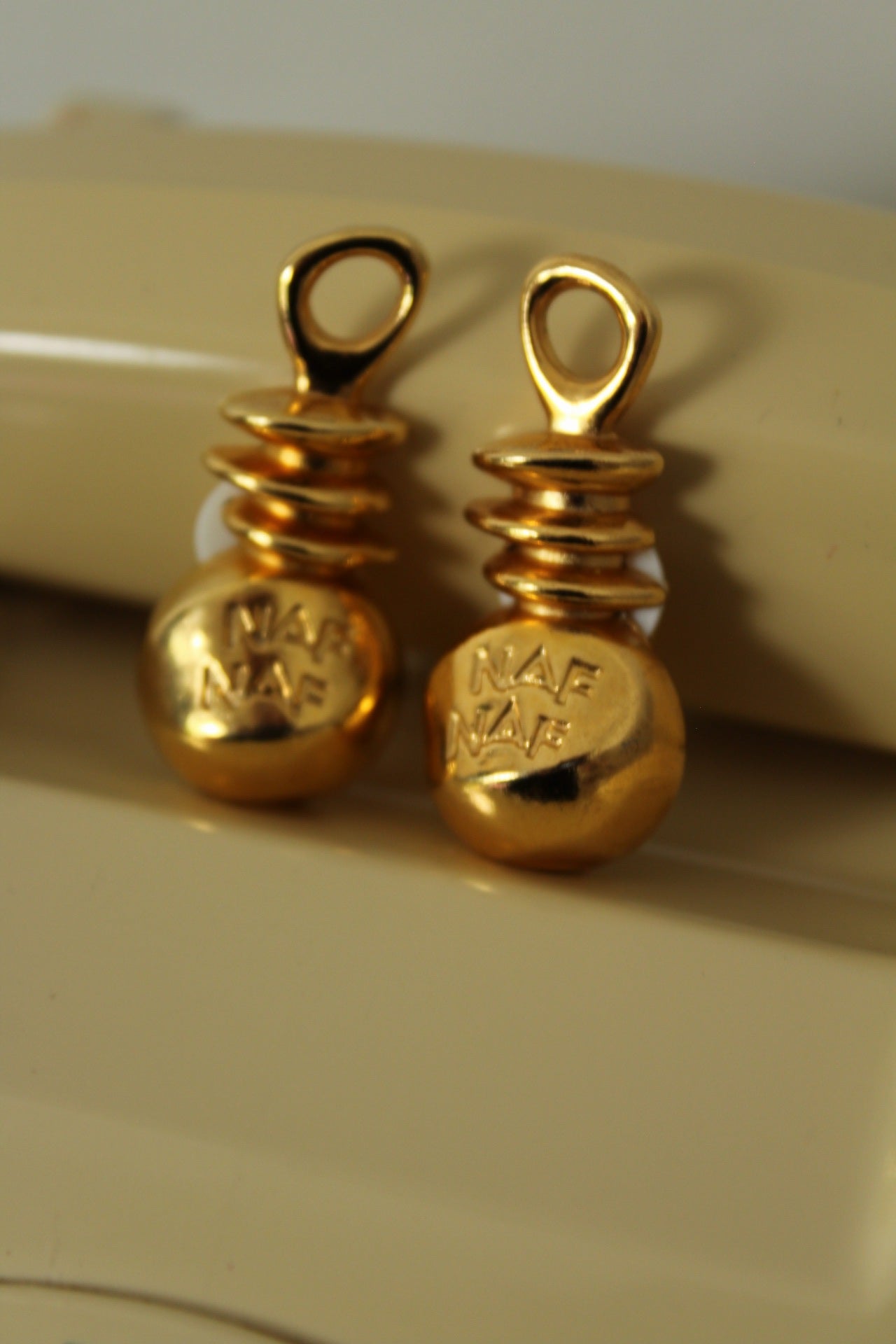 🌸🍒Boucles d'oreilles clips vintage Naf Naf années 80/90 - métal doré brillant🍒🌸