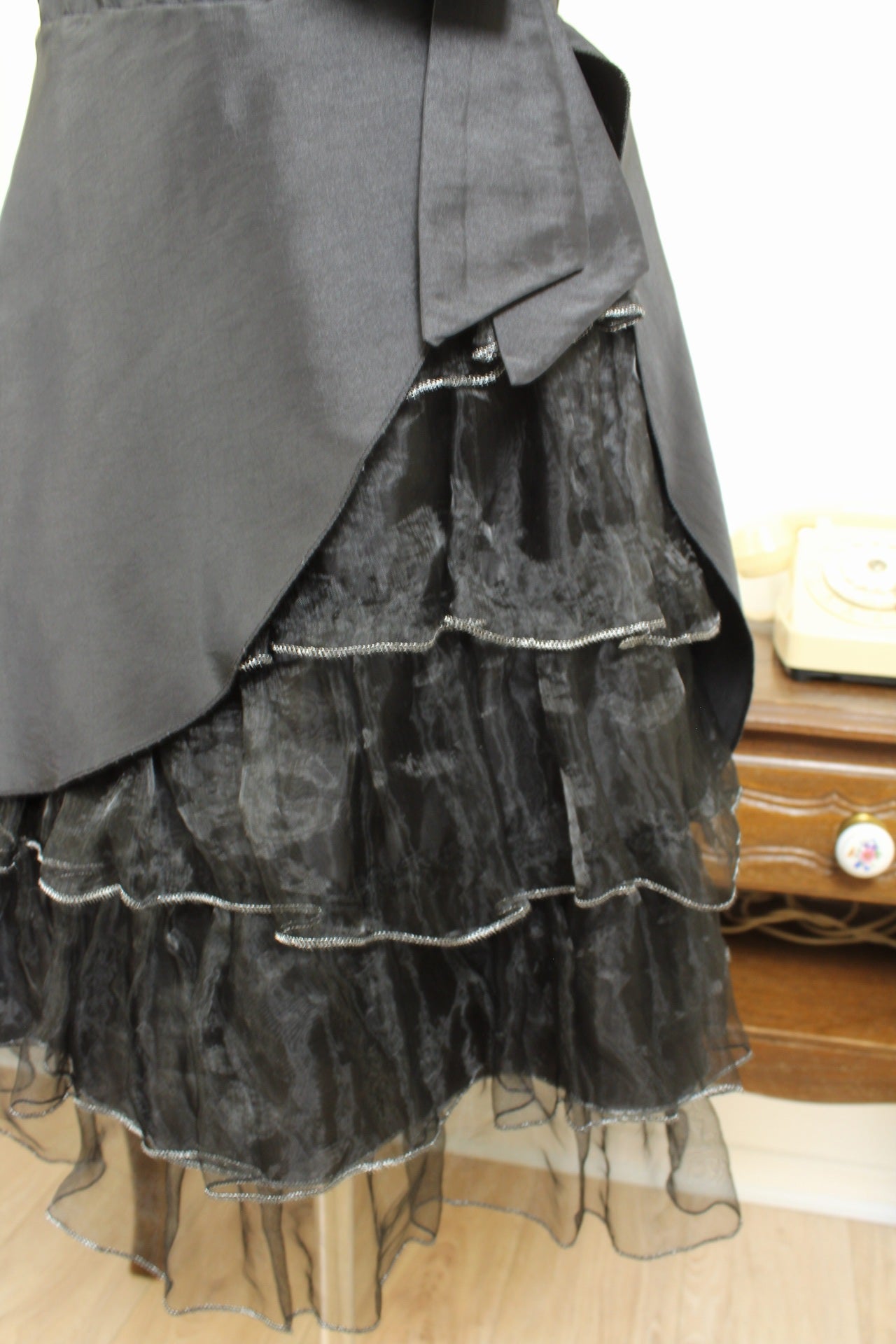🌸🍒Robe noire satinée dark romance - nœud & jupon intégré - Taille 38/40🍒🌸