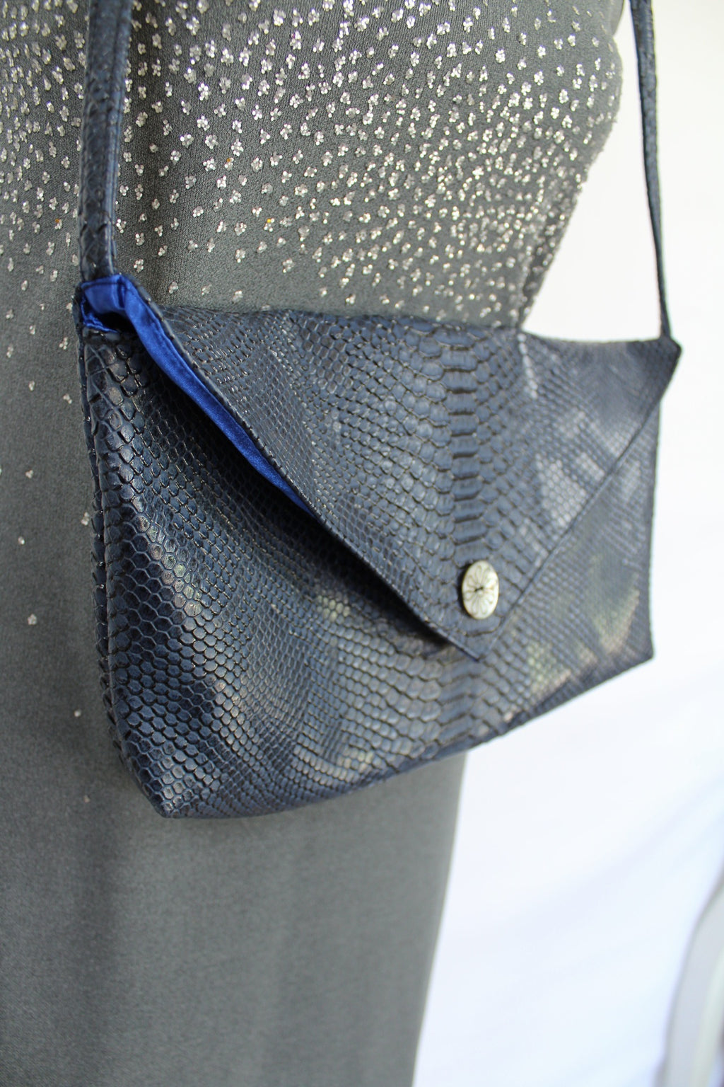 ✨Sac pochette en relief croco et intérieur bleu satin✨
