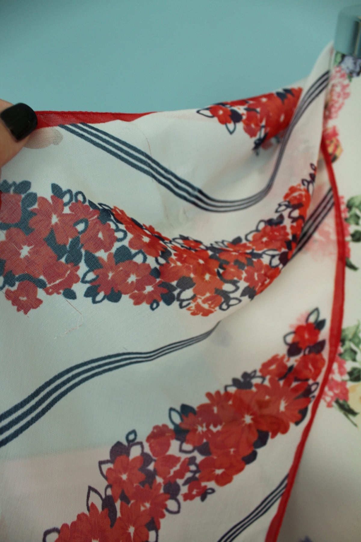 Foulard vintage années 70 guirlandes de fleurs romantiques