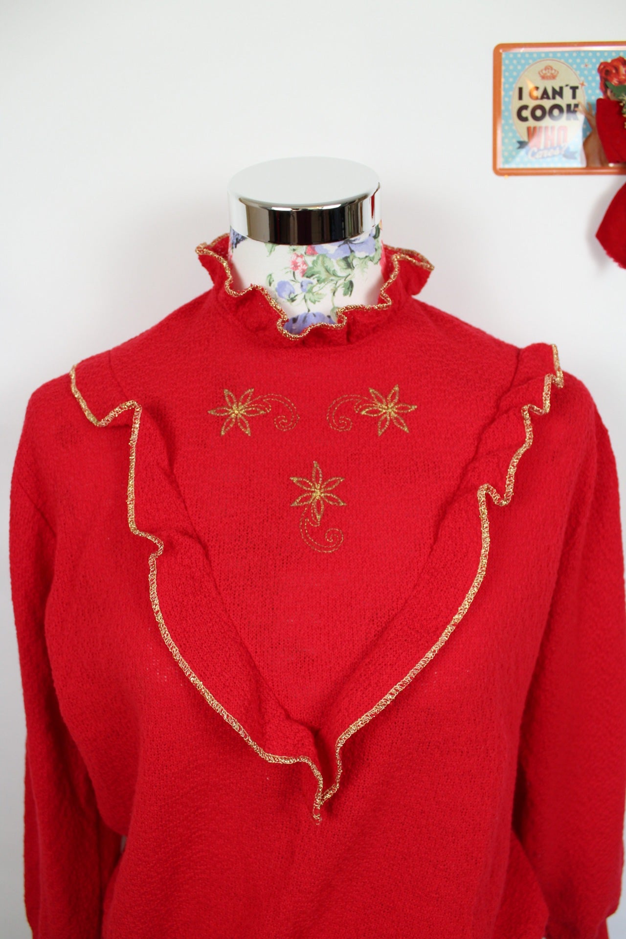 ✨Pull rouge vintage 80's à volants & fleurs brodées dorées - pull de fêtes ✨