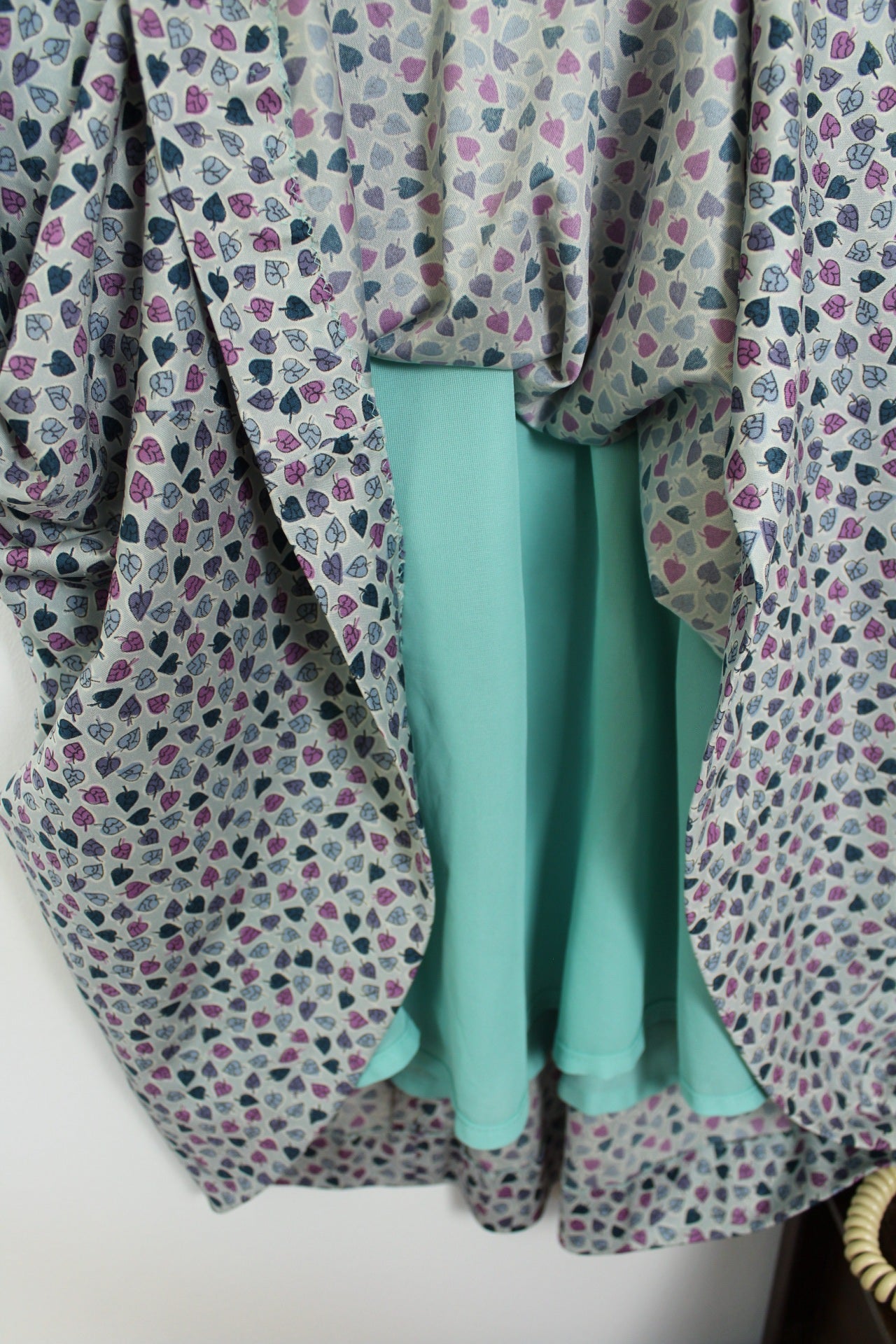 🌸🍒Robe vintage 70's pin-up/rockabilly bleu ciel imprimé de petites feuilles - silhouette romantique - Taille 38🍒🌸